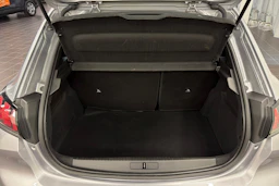 harmaa Peugeot e-208 2022 kuva 15.