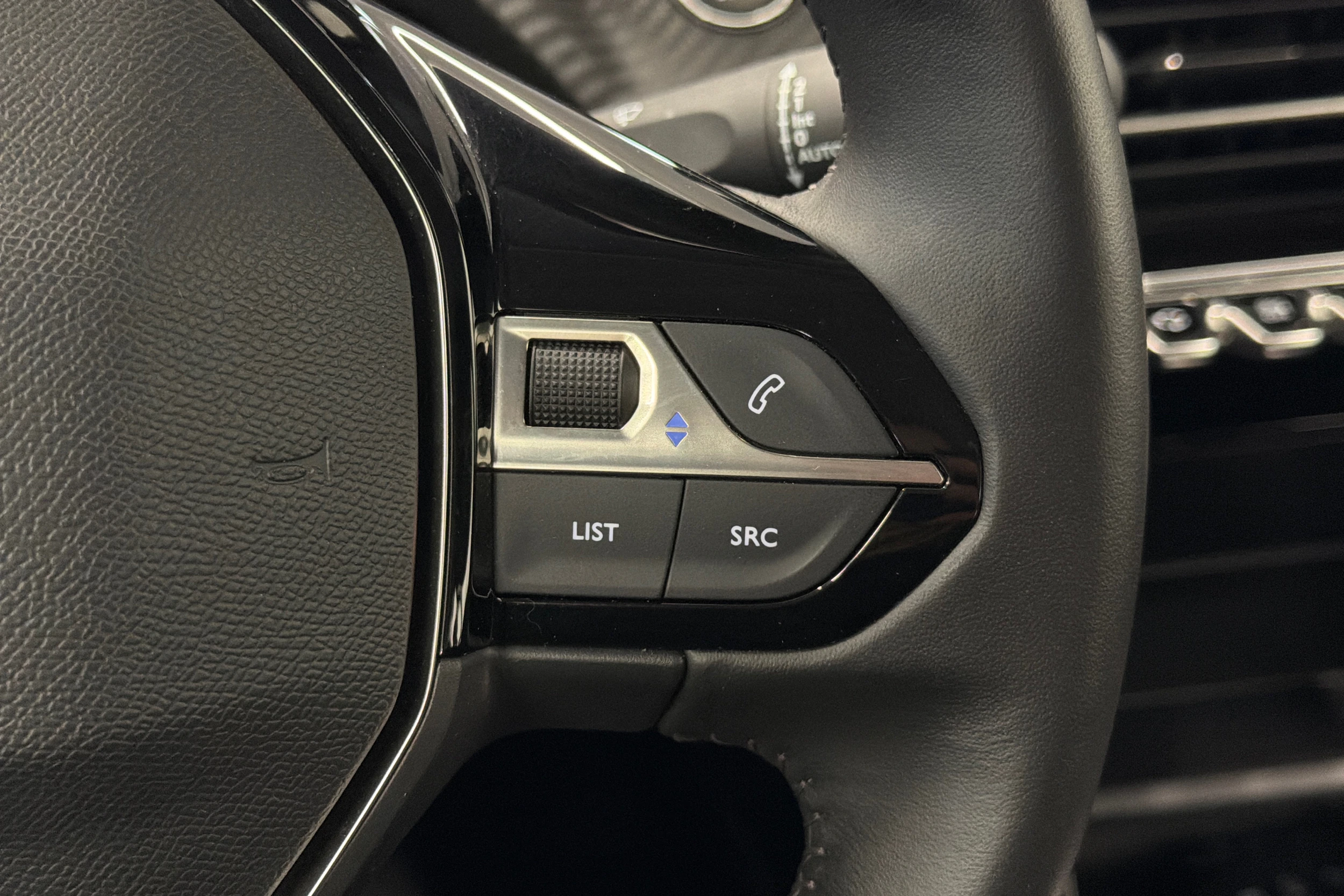 harmaa Peugeot e-208 2022 kuva 19.