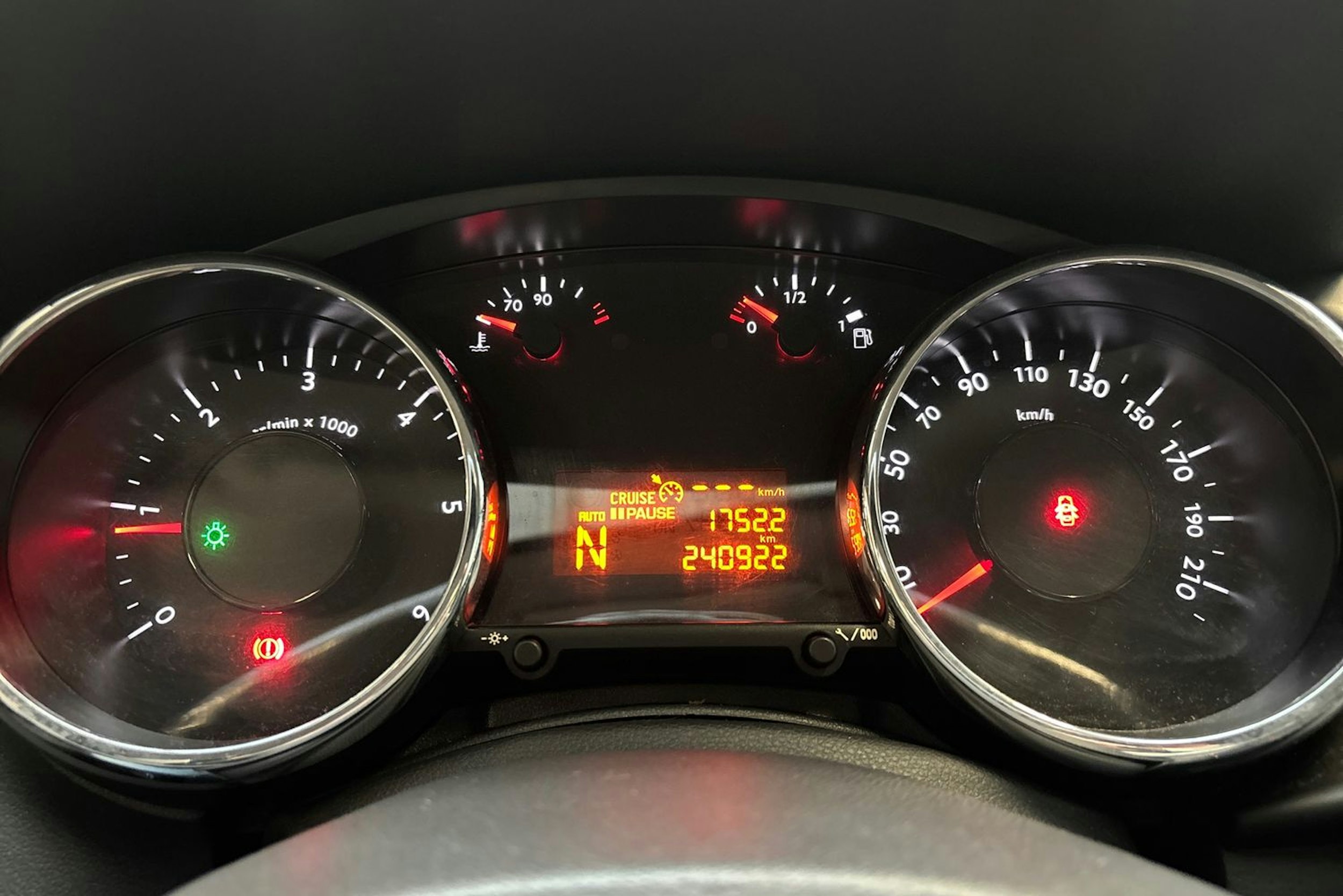 Harmaa Peugeot 3008 2010 kuva 16.