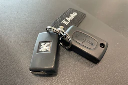 musta Peugeot 3008 2010 kuva 24.