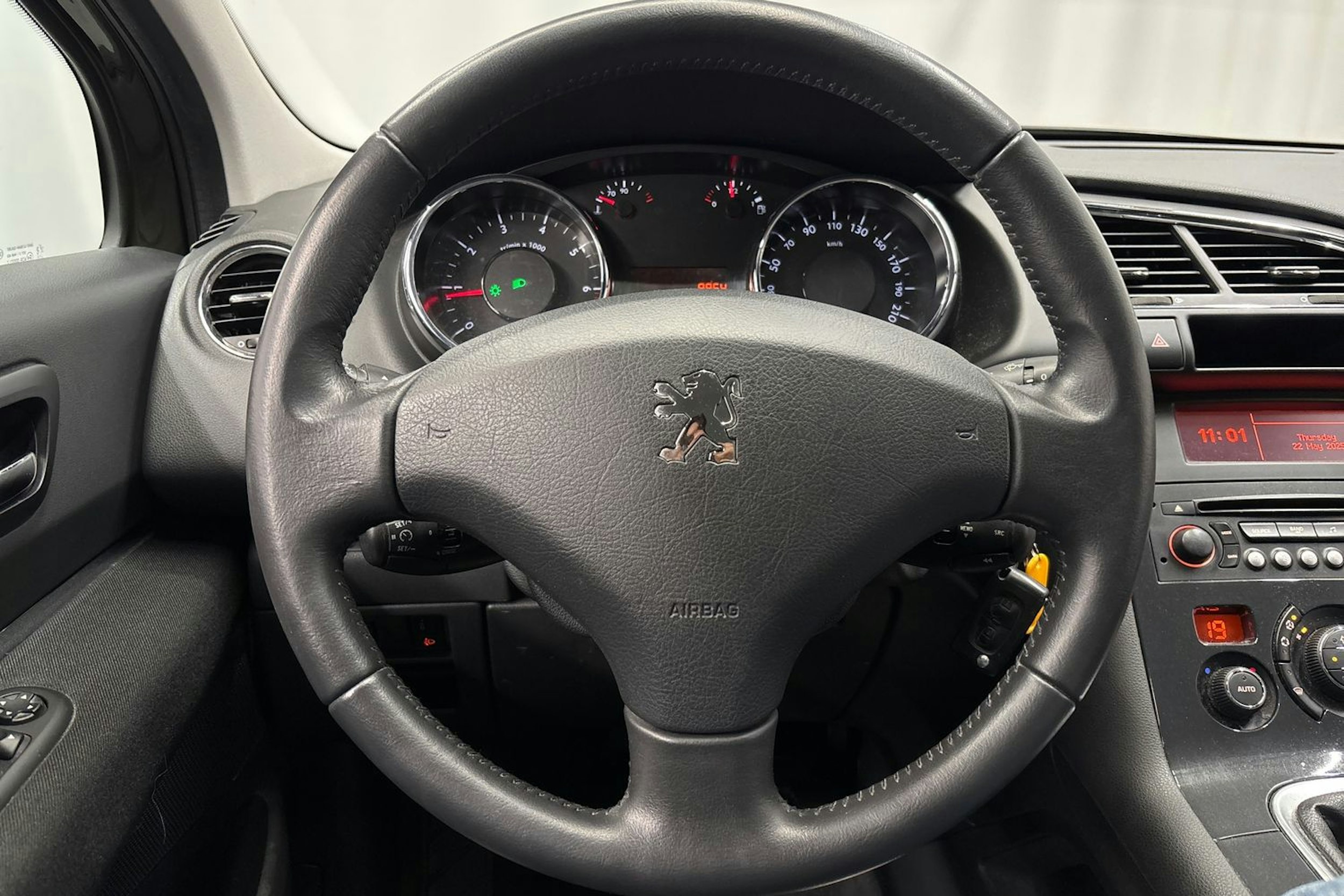 ruskea (beige) Peugeot 3008 2012 kuva 19.