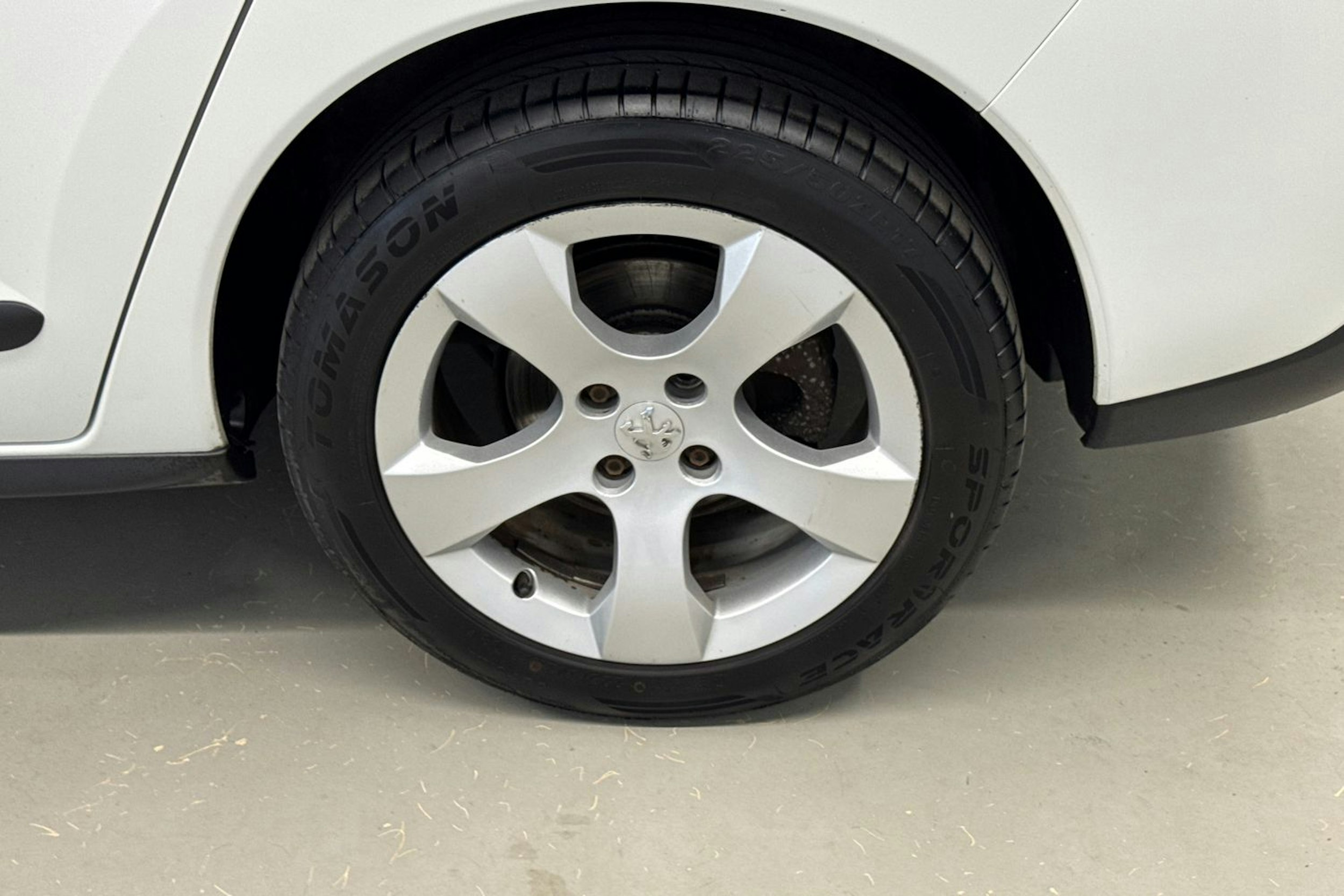 valkoinen Peugeot 3008 2013 kuva 13.