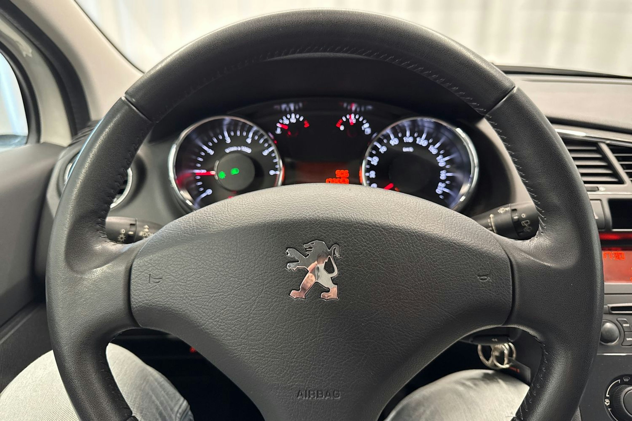 valkoinen Peugeot 3008 2013 kuva 14.