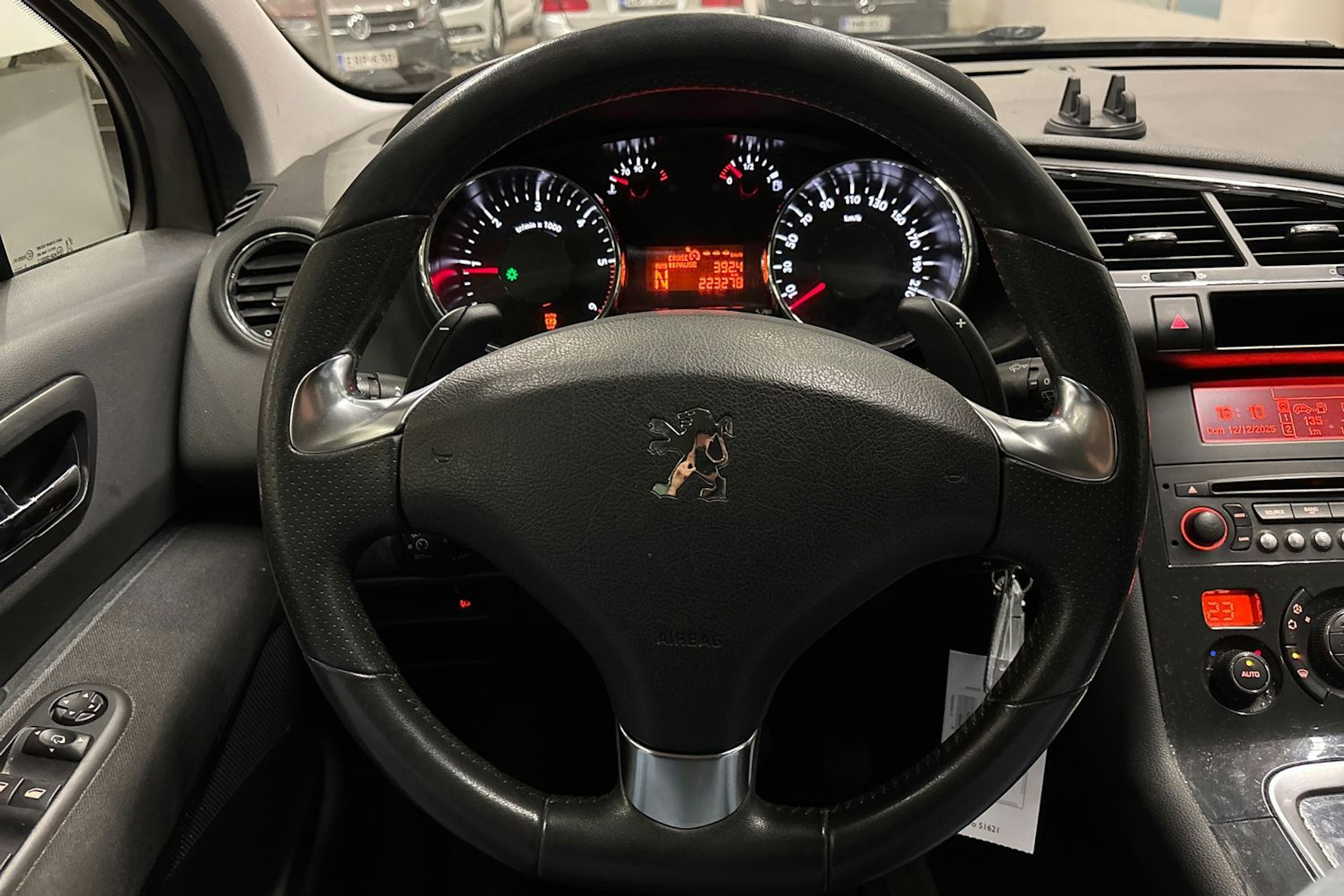 Harmaa Peugeot 3008 2013 kuva 14.