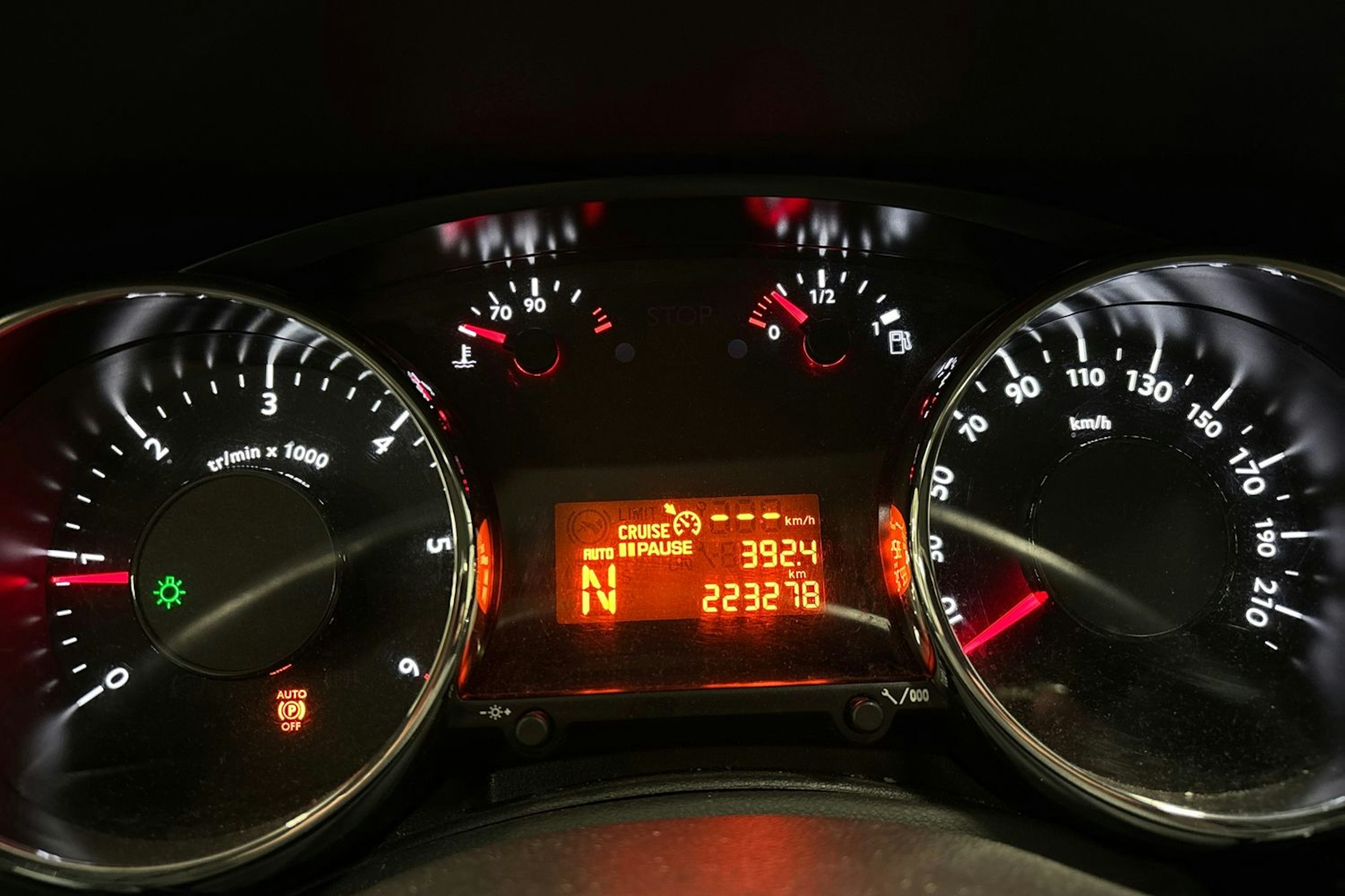 Harmaa Peugeot 3008 2013 kuva 15.