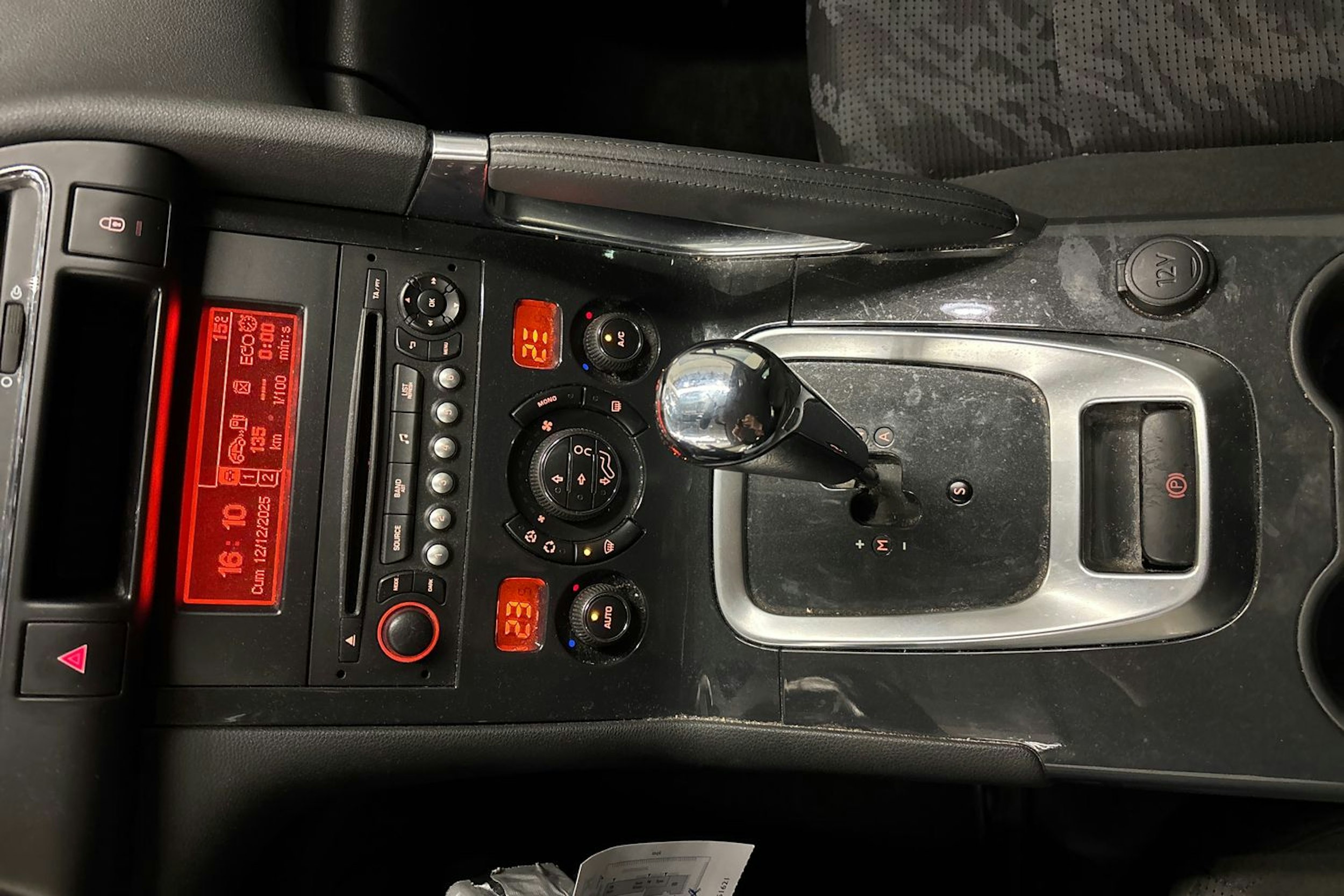 Harmaa Peugeot 3008 2013 kuva 16.