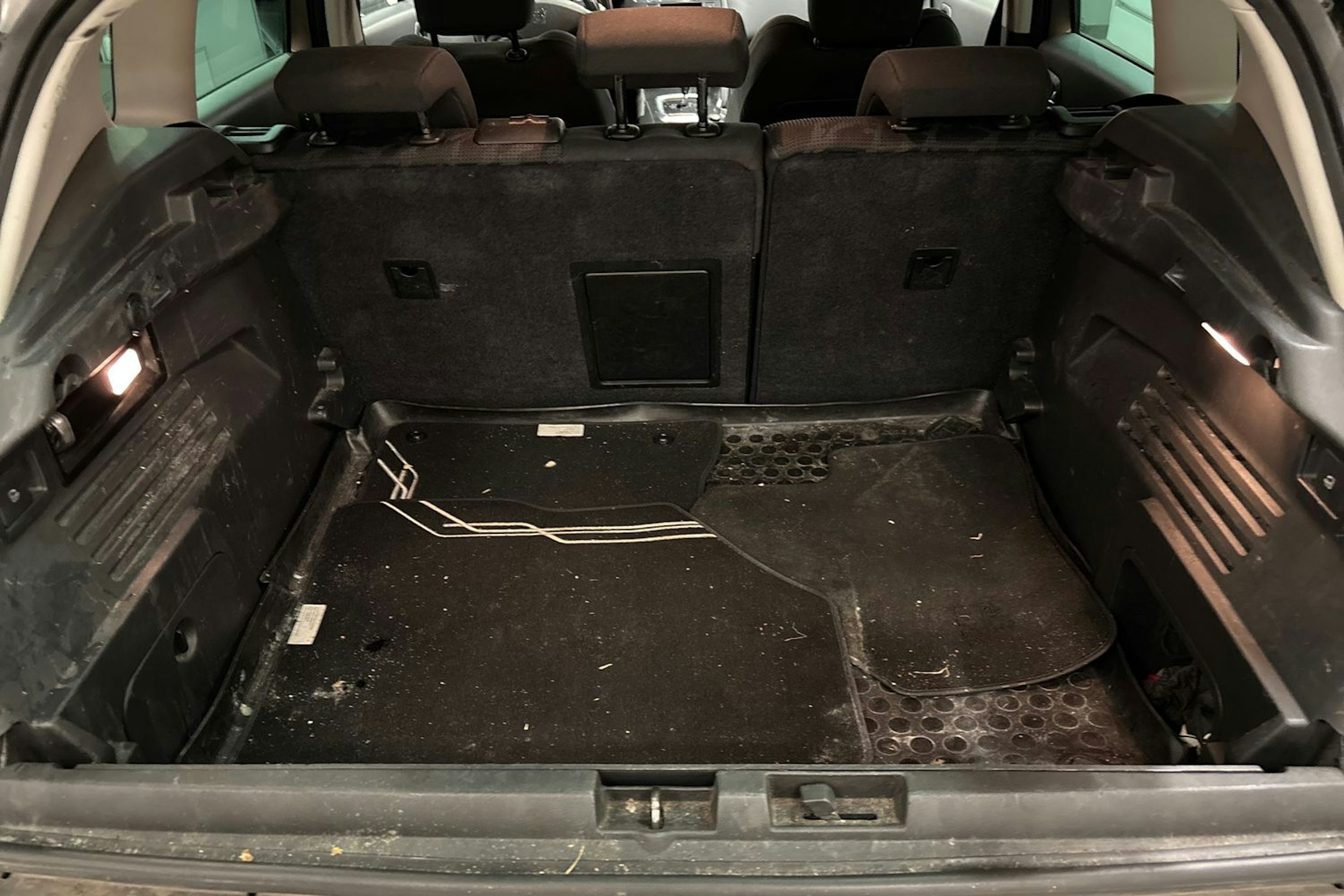 Harmaa Peugeot 3008 2013 kuva 18.