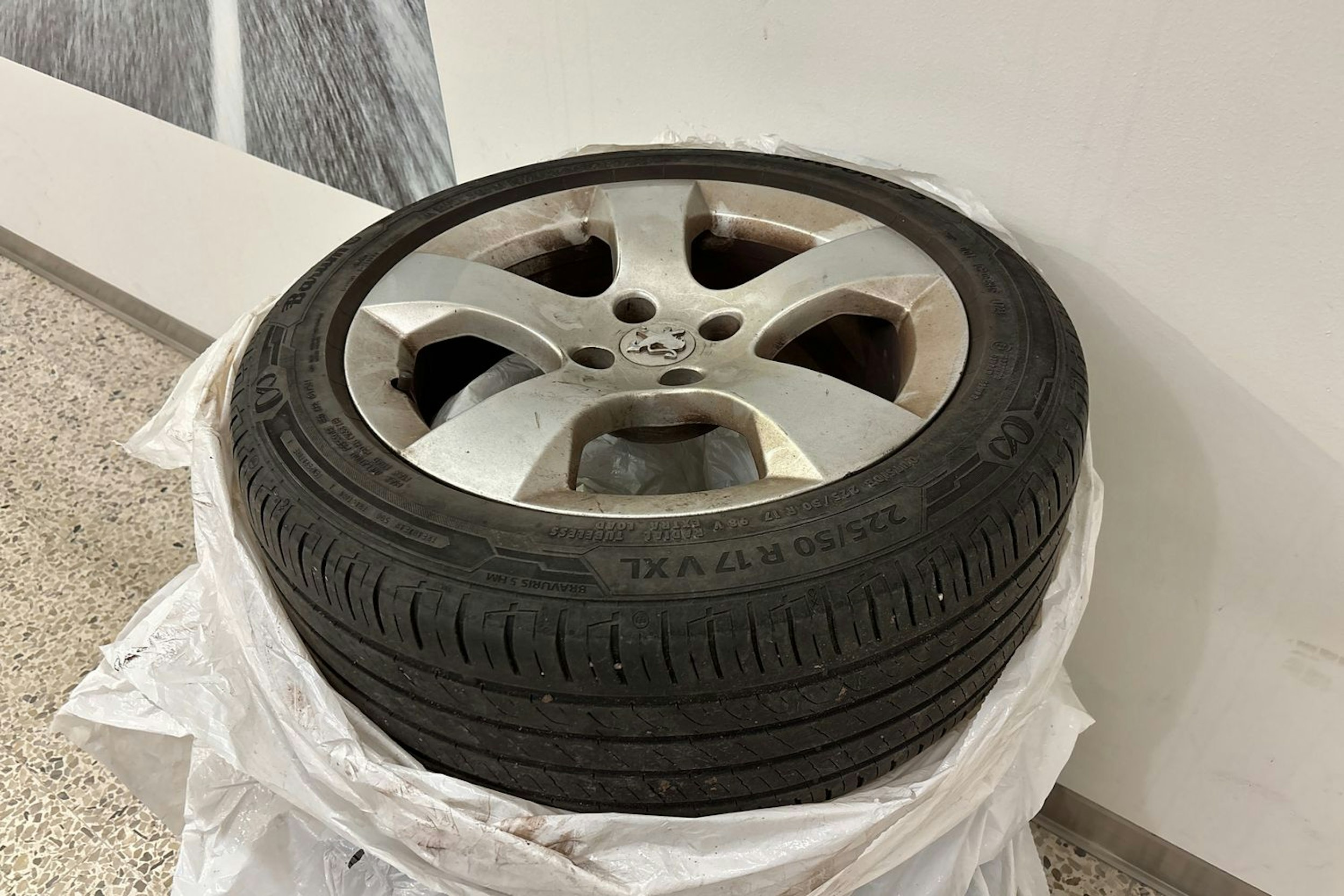 Harmaa Peugeot 3008 2013 kuva 19.