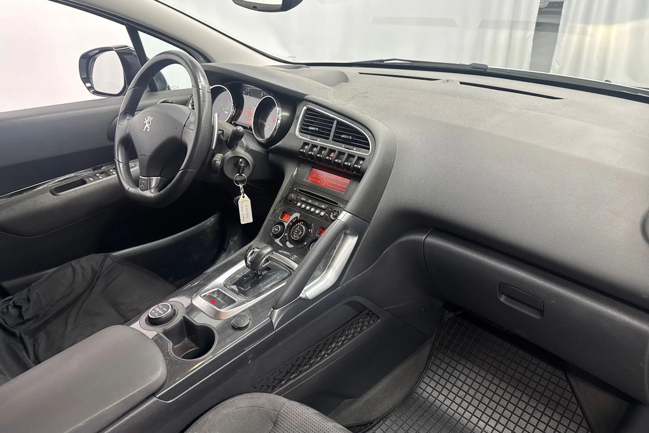 valkoinen Peugeot 3008 2013 kuva 12.