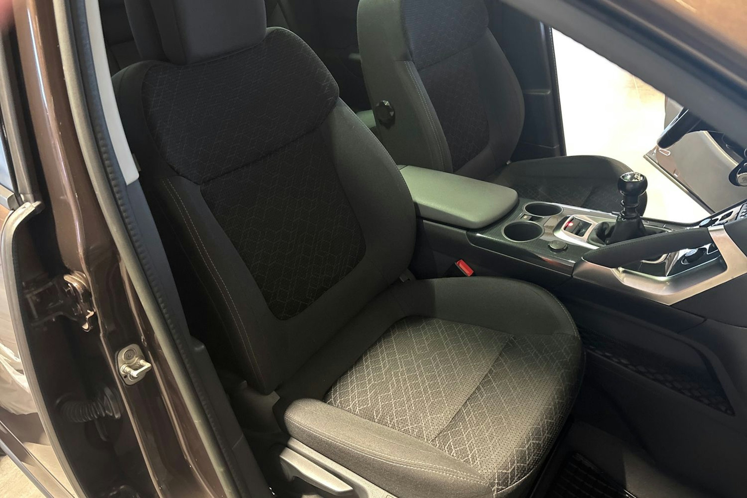 Ruskea (beige) Peugeot 3008 2014 kuva 19.