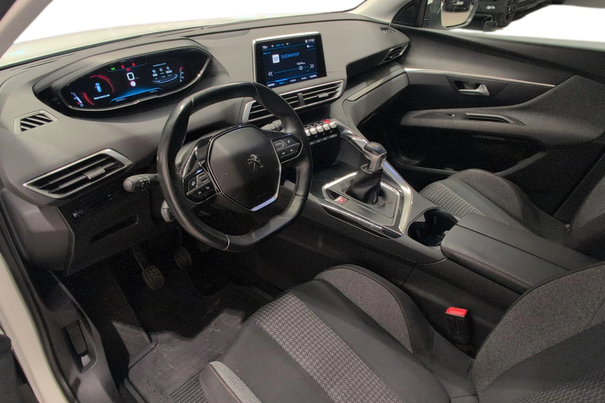 valkoinen Peugeot 3008 2017 kuva 8.