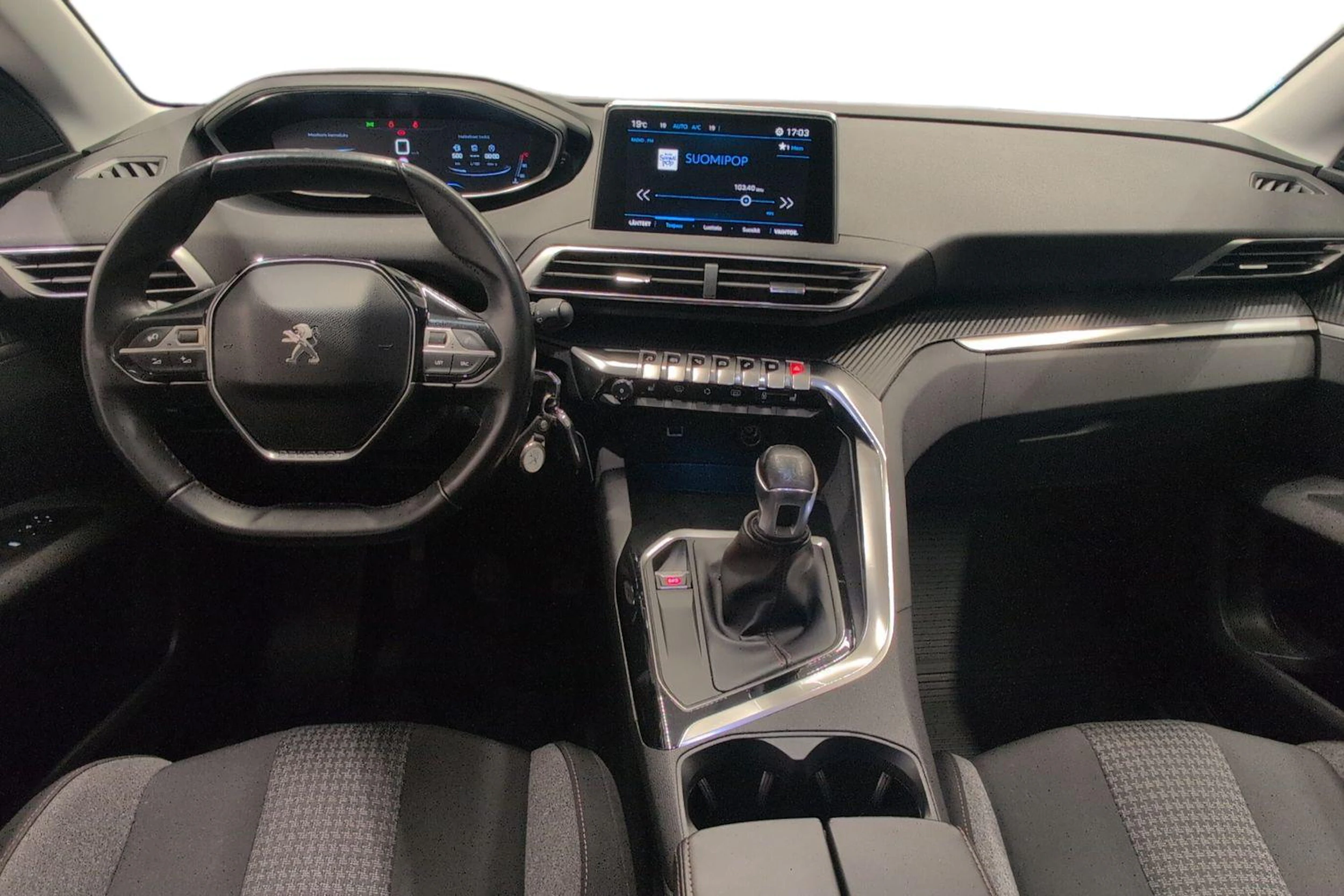 valkoinen Peugeot 3008 2017 kuva 9.