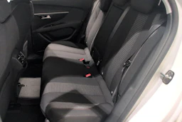 valkoinen Peugeot 3008 2017 kuva 11.