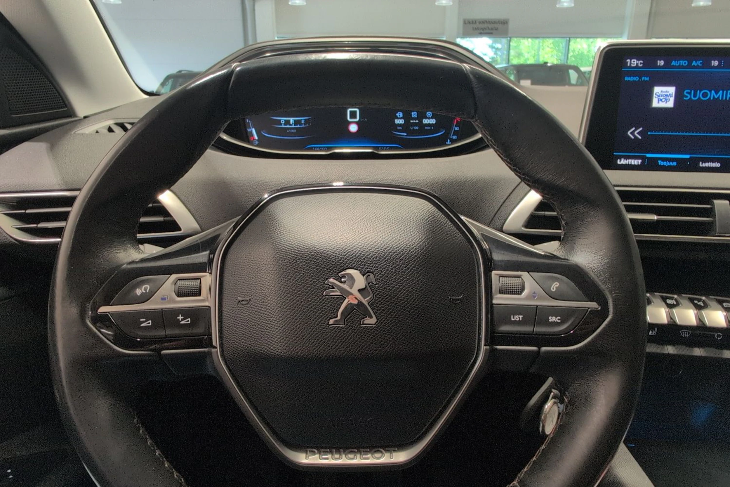 valkoinen Peugeot 3008 2017 kuva 16.