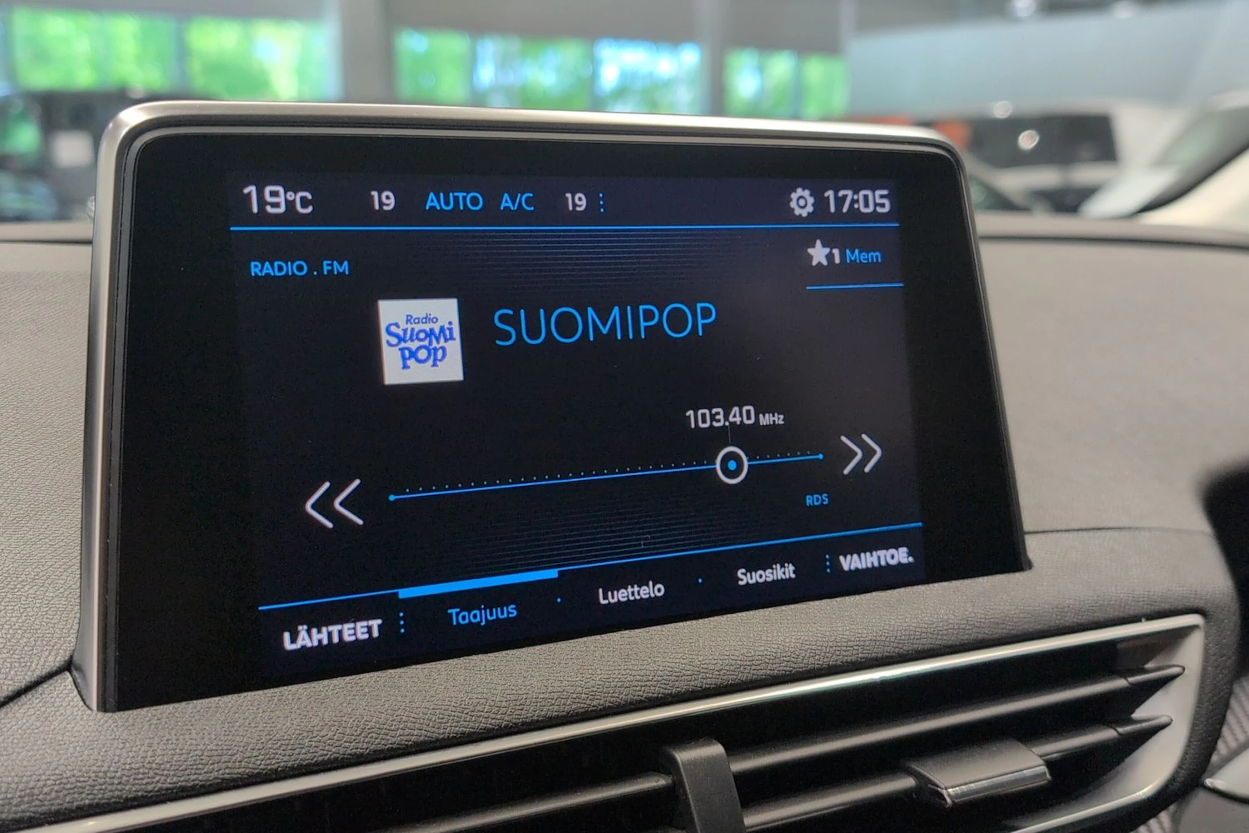 valkoinen Peugeot 3008 2017 kuva 18.