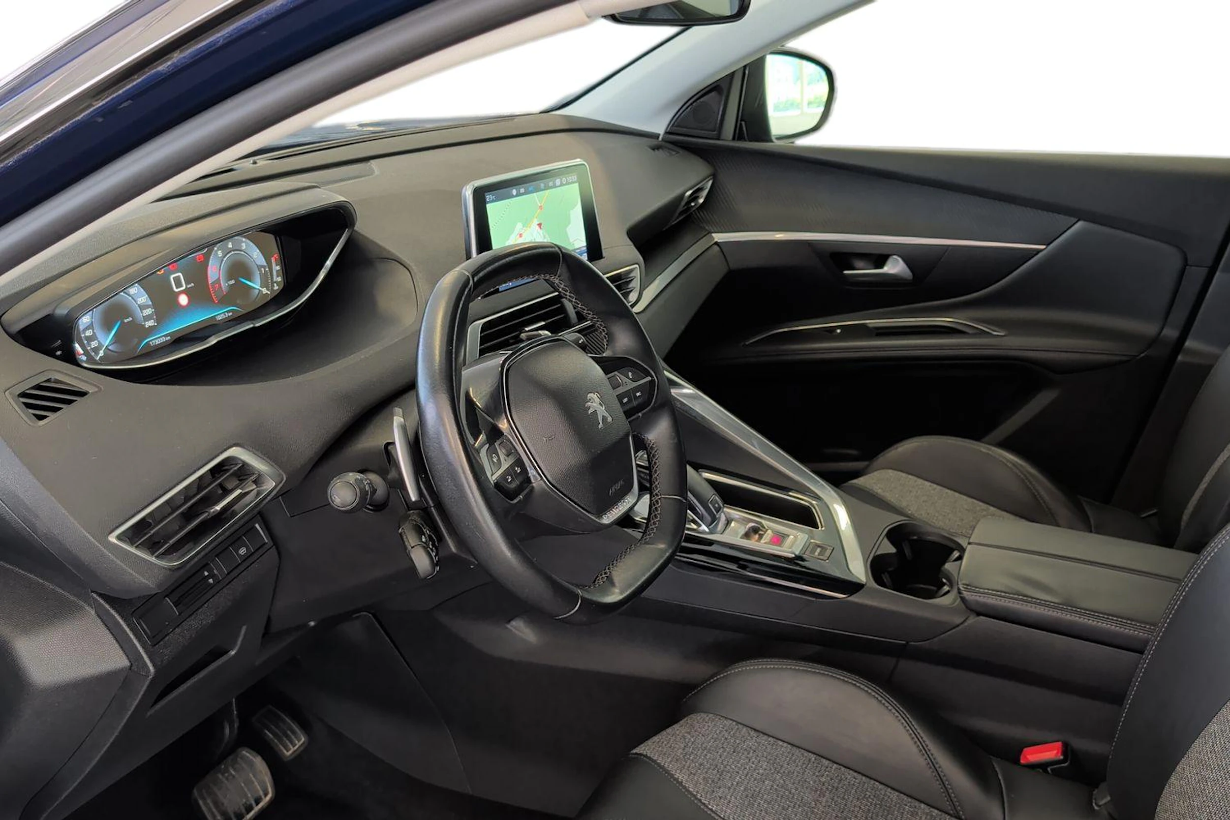 sininen Peugeot 3008 2017 kuva 6.