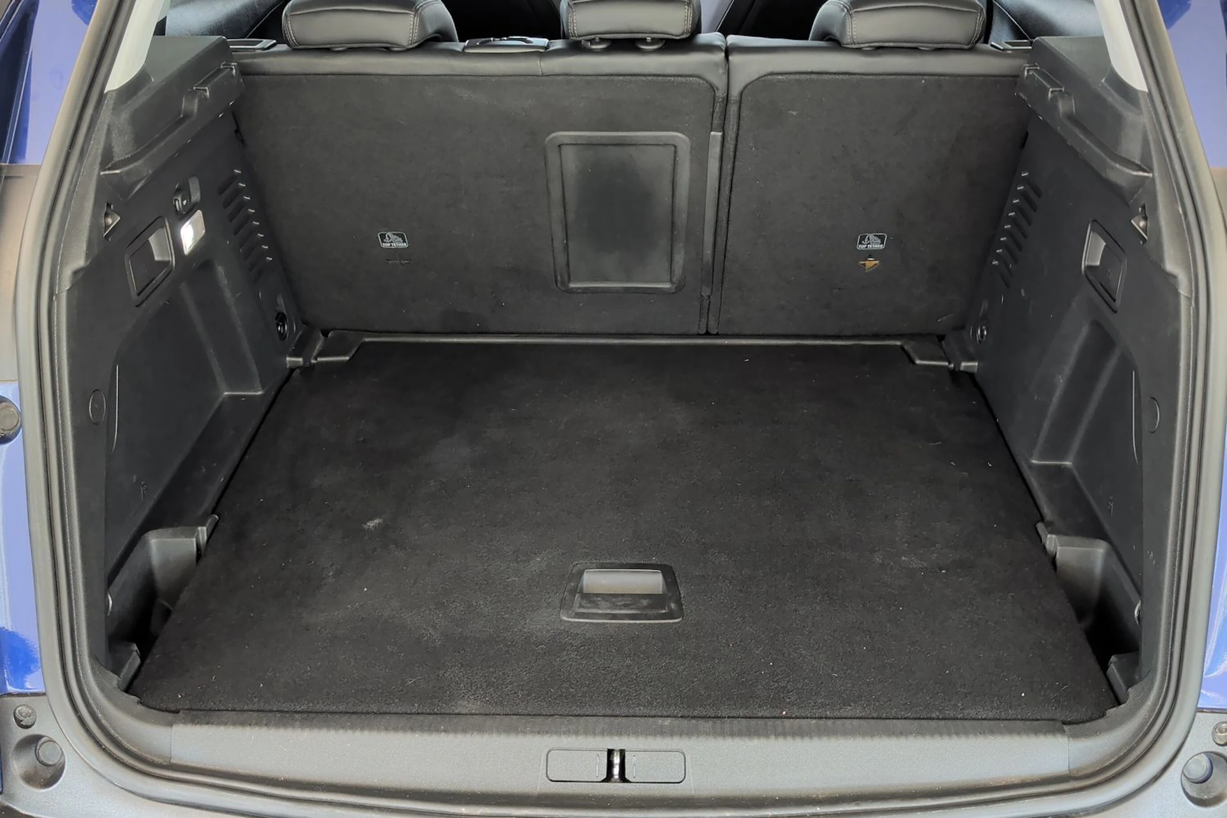 sininen Peugeot 3008 2017 kuva 11.