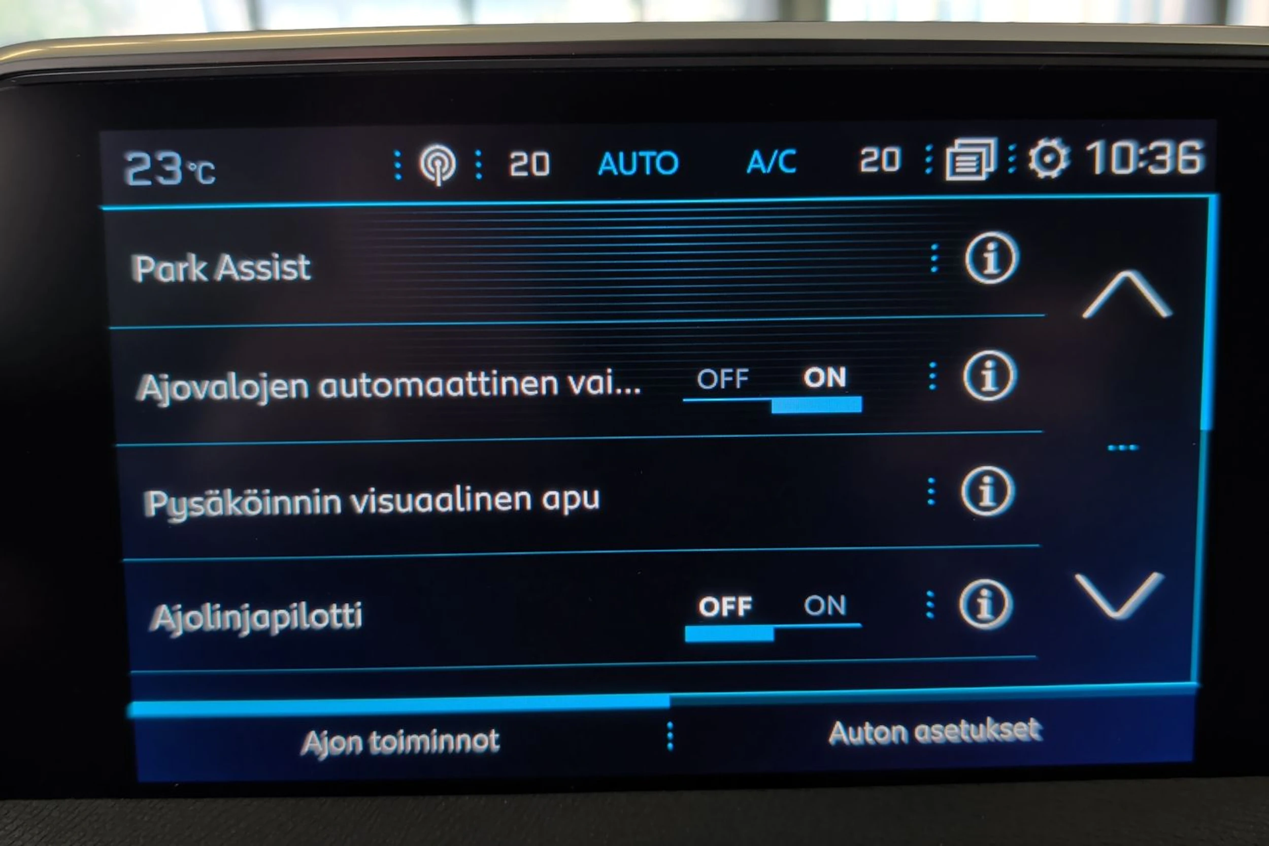 sininen Peugeot 3008 2017 kuva 14.