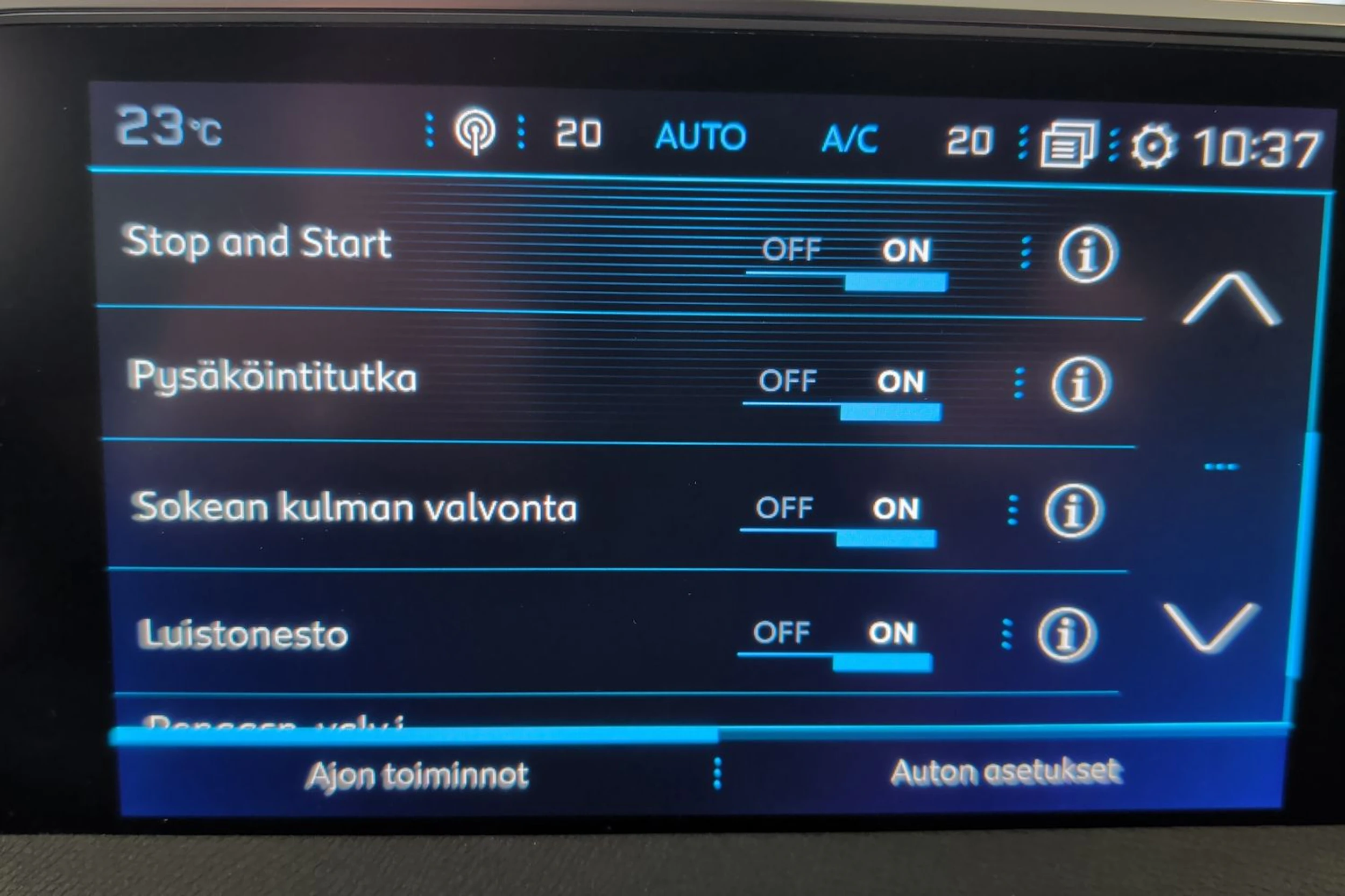 sininen Peugeot 3008 2017 kuva 15.