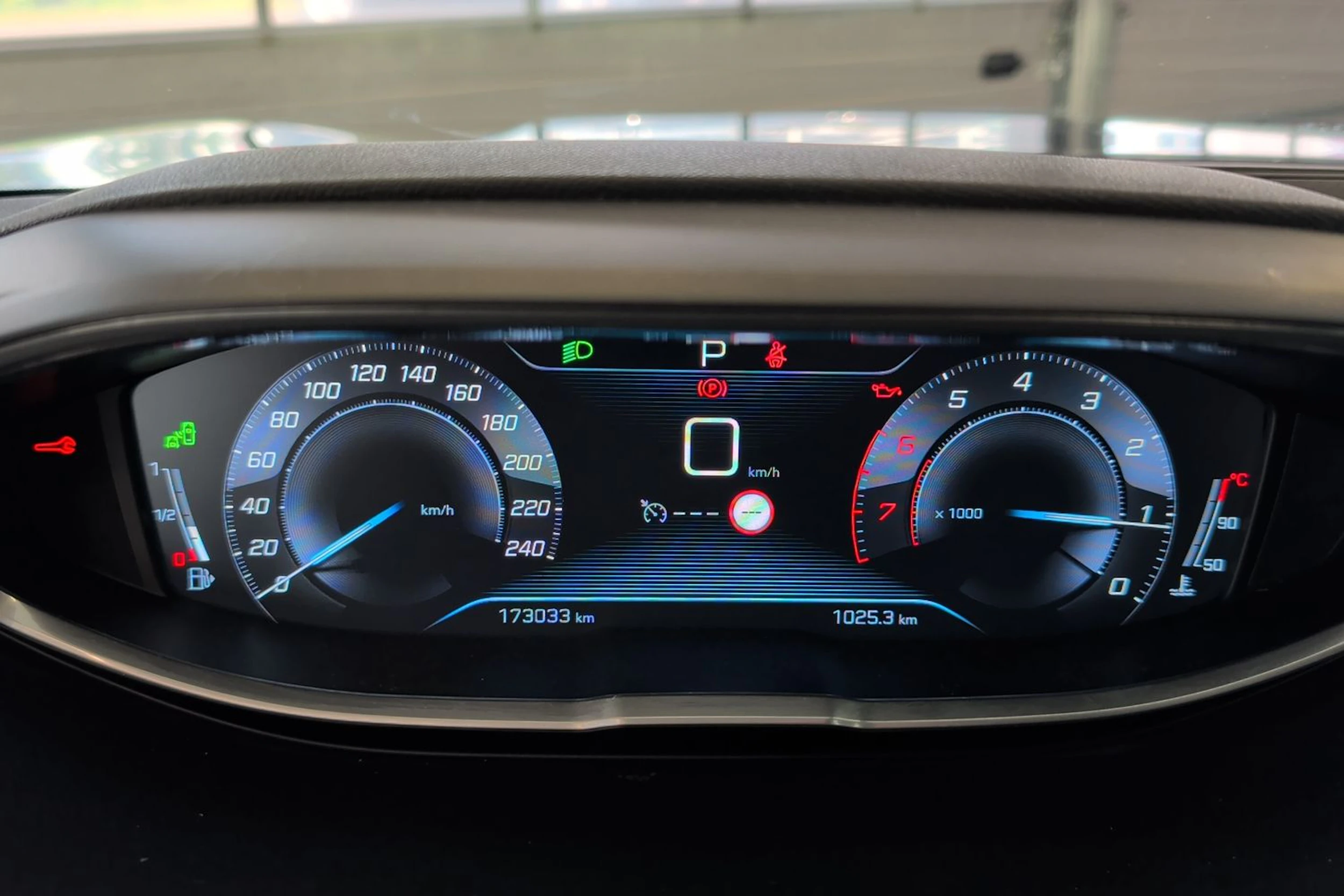 sininen Peugeot 3008 2017 kuva 18.