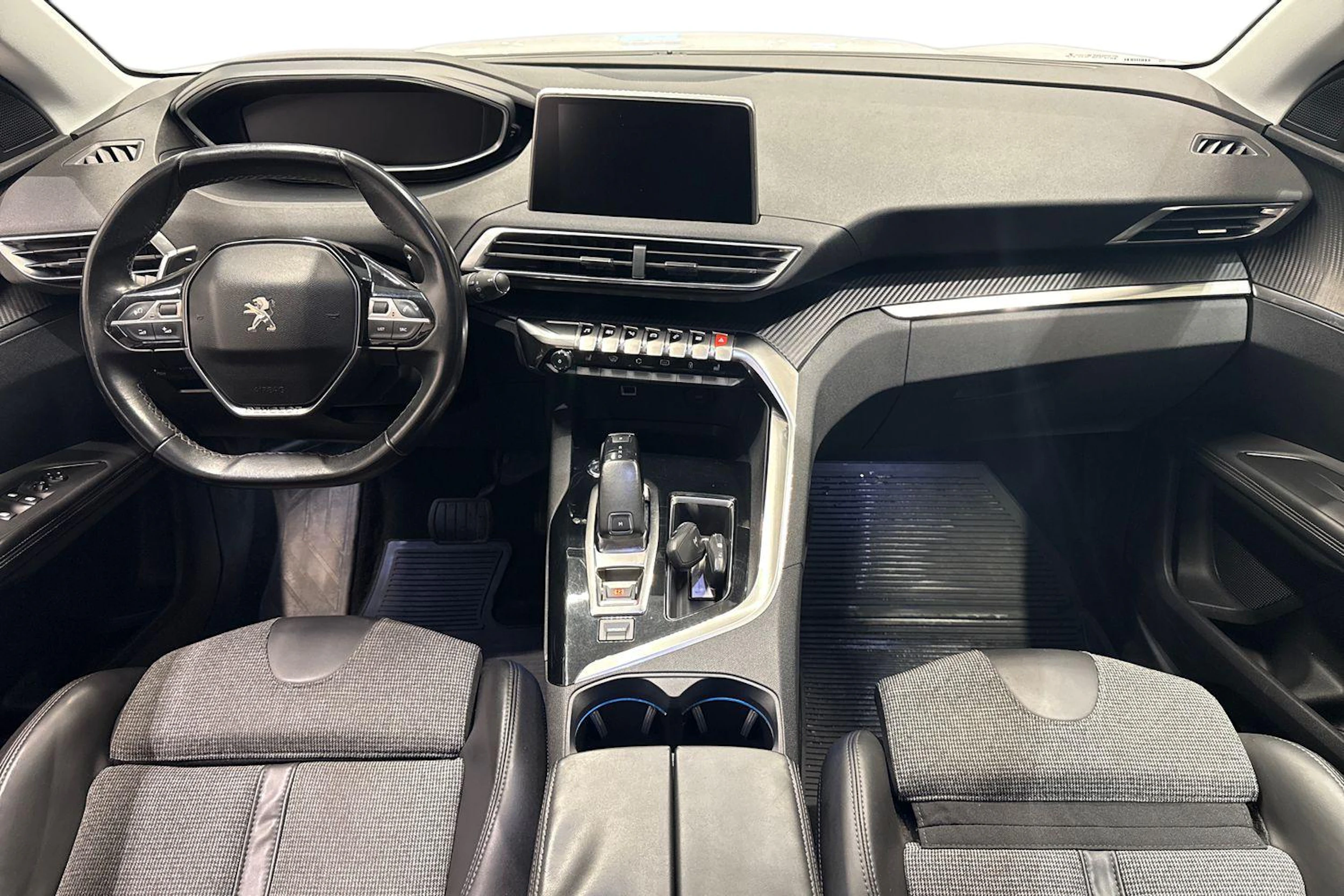 valkoinen Peugeot 3008 2017 kuva 7.