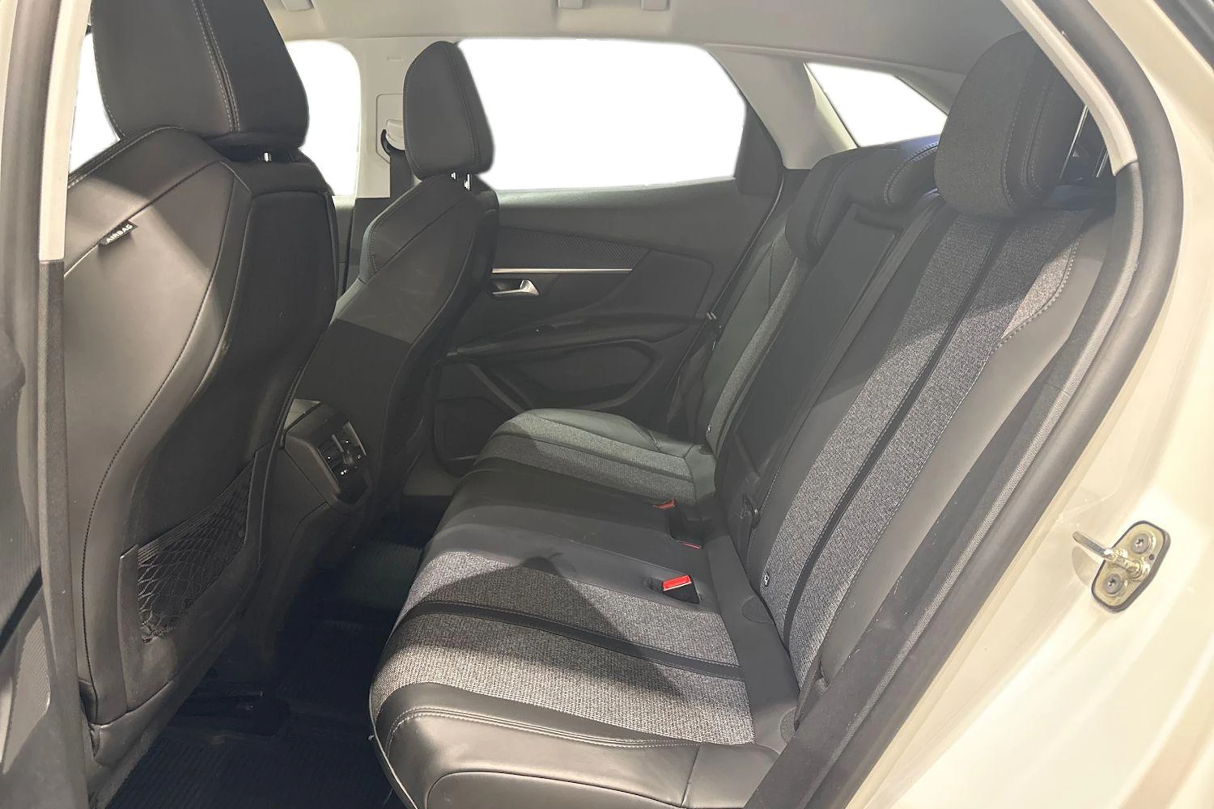 valkoinen Peugeot 3008 2017 kuva 8.