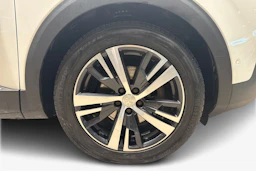valkoinen Peugeot 3008 2017 kuva 9.
