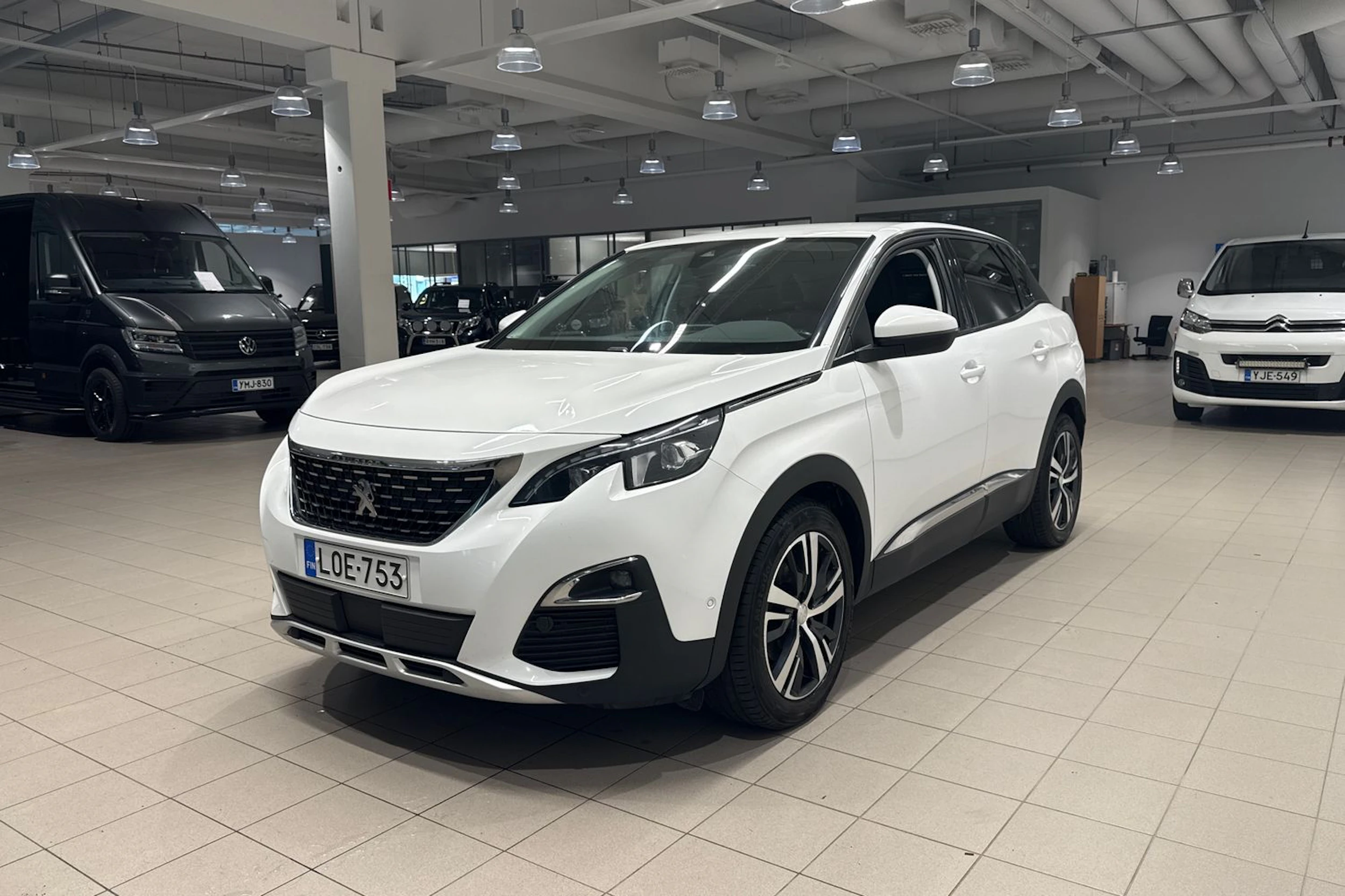 valkoinen Peugeot 3008 2017 kuva 11.