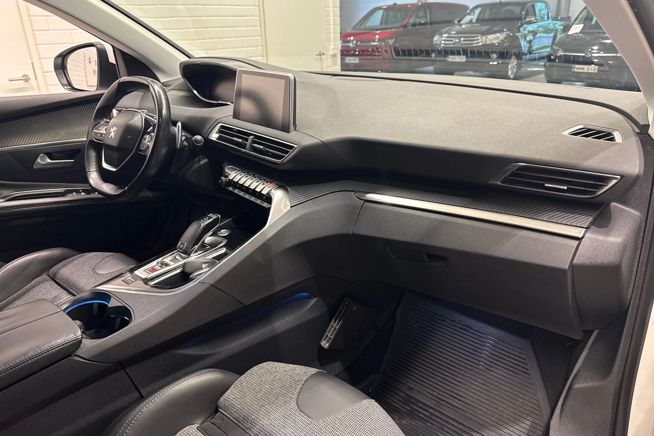 valkoinen Peugeot 3008 2017 kuva 15.
