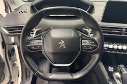 valkoinen Peugeot 3008 2017 kuva 17.