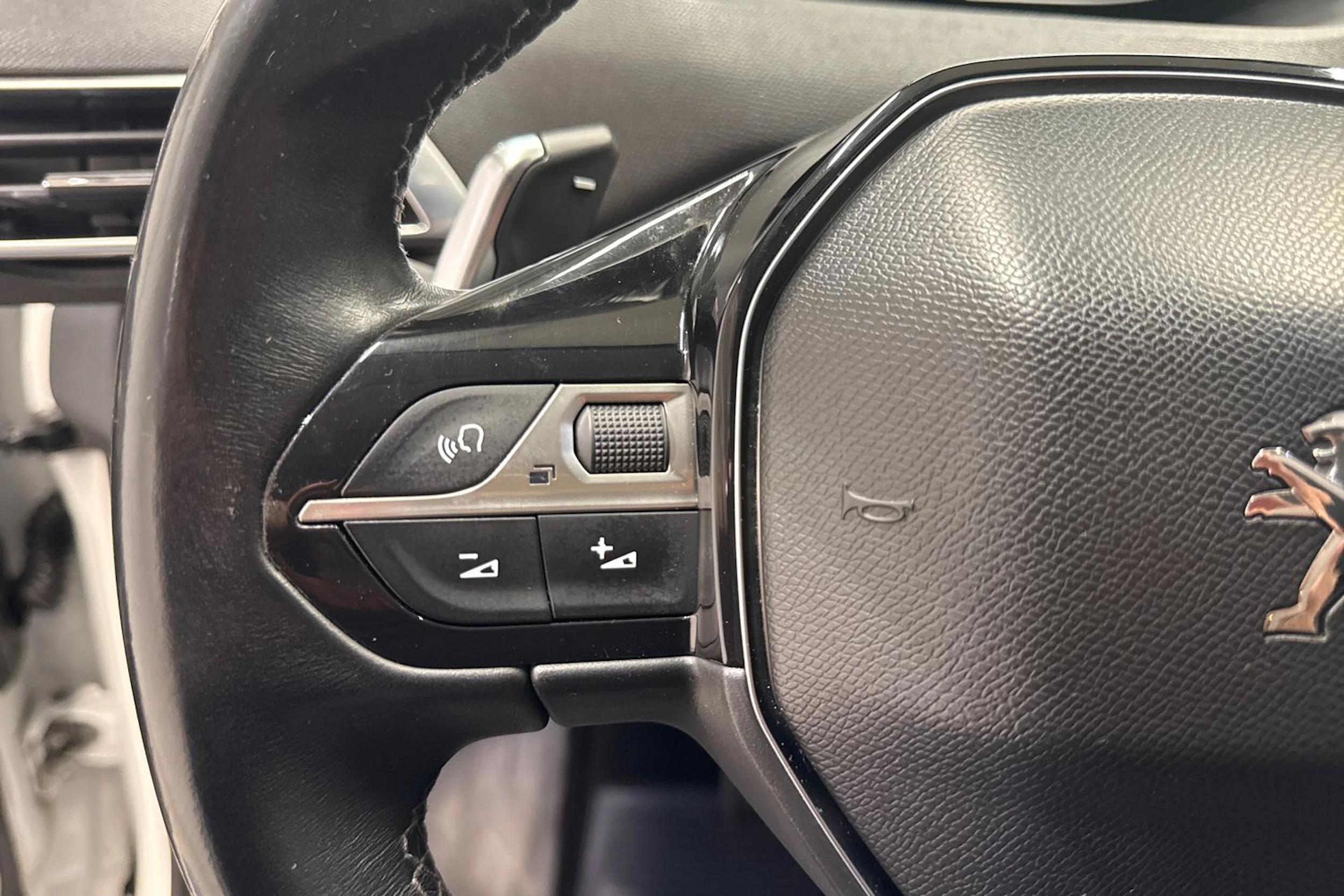 valkoinen Peugeot 3008 2017 kuva 18.