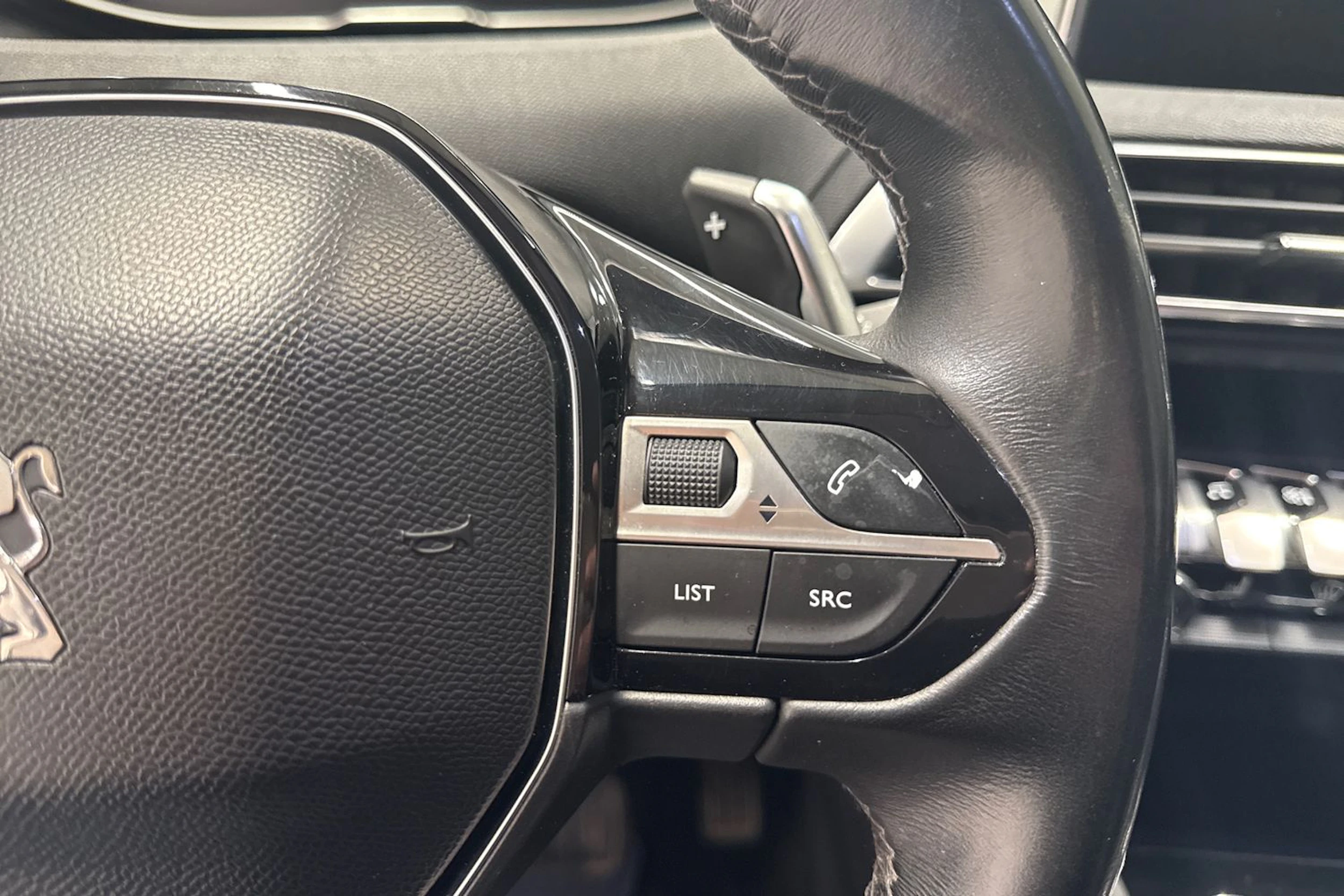 valkoinen Peugeot 3008 2017 kuva 19.
