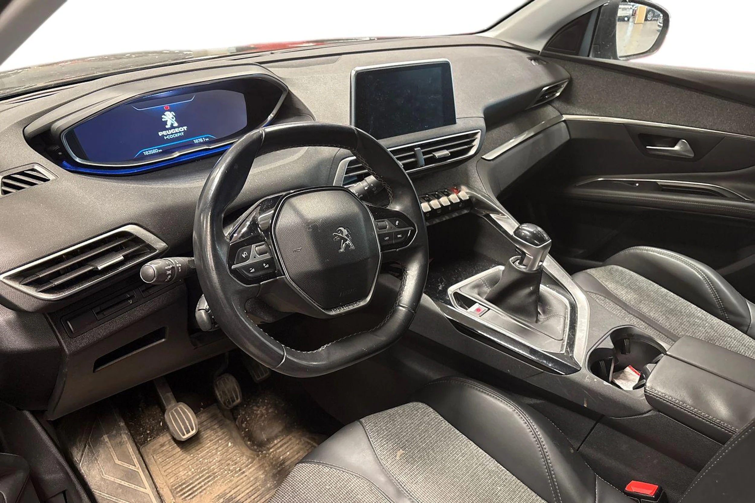 harmaa Peugeot 3008 2017 kuva 3.