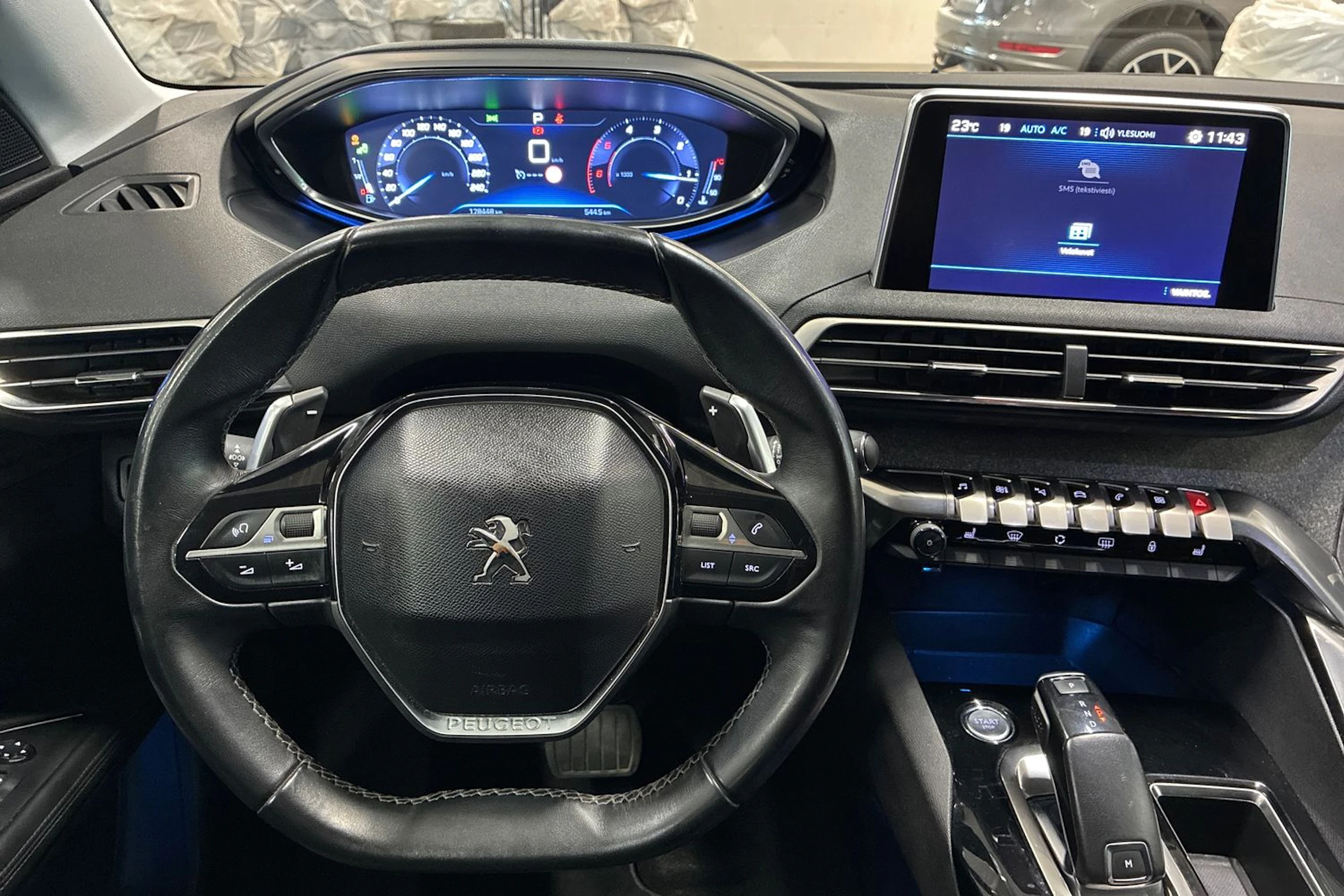 musta Peugeot 3008 2017 kuva 11.
