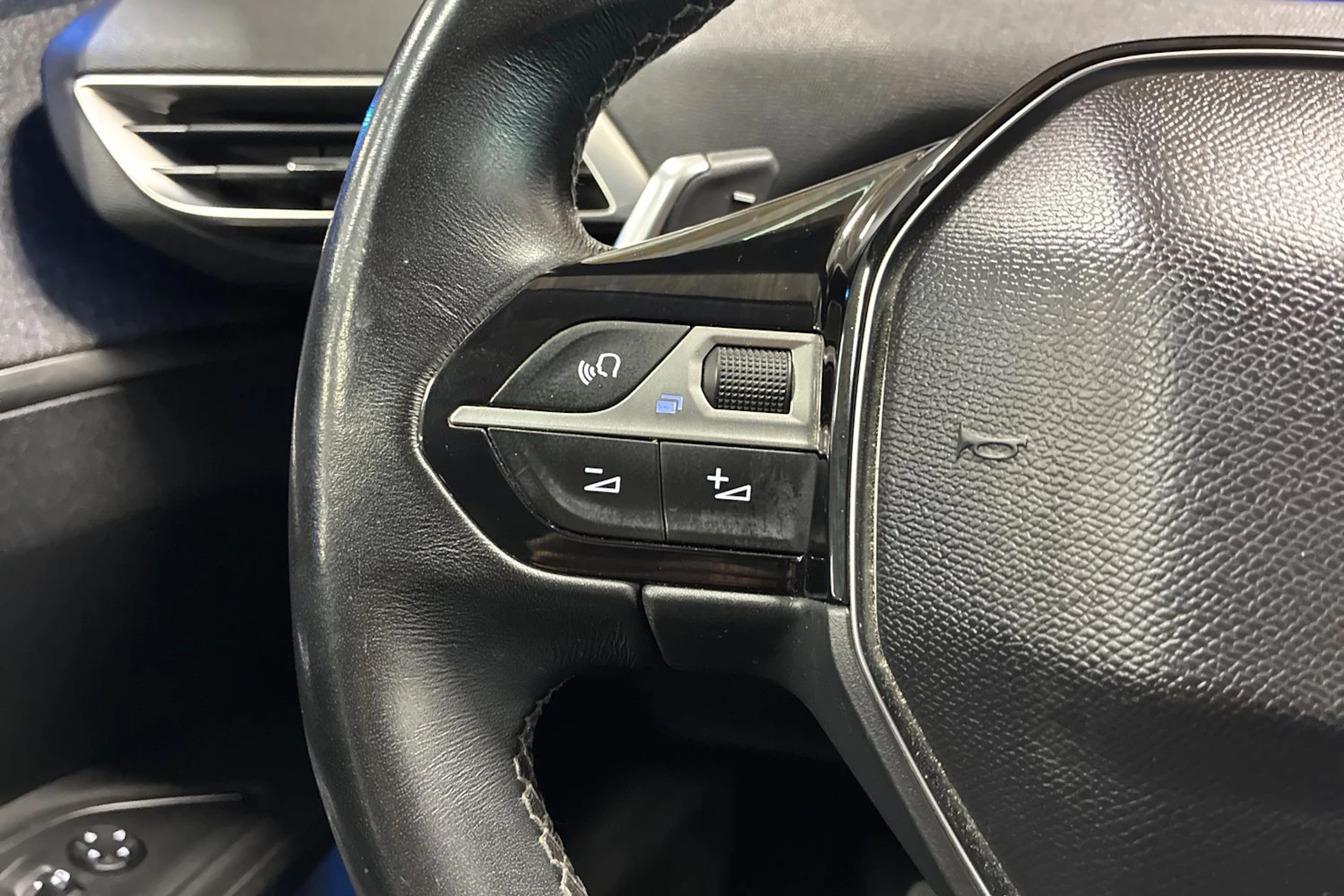 musta Peugeot 3008 2017 kuva 13.