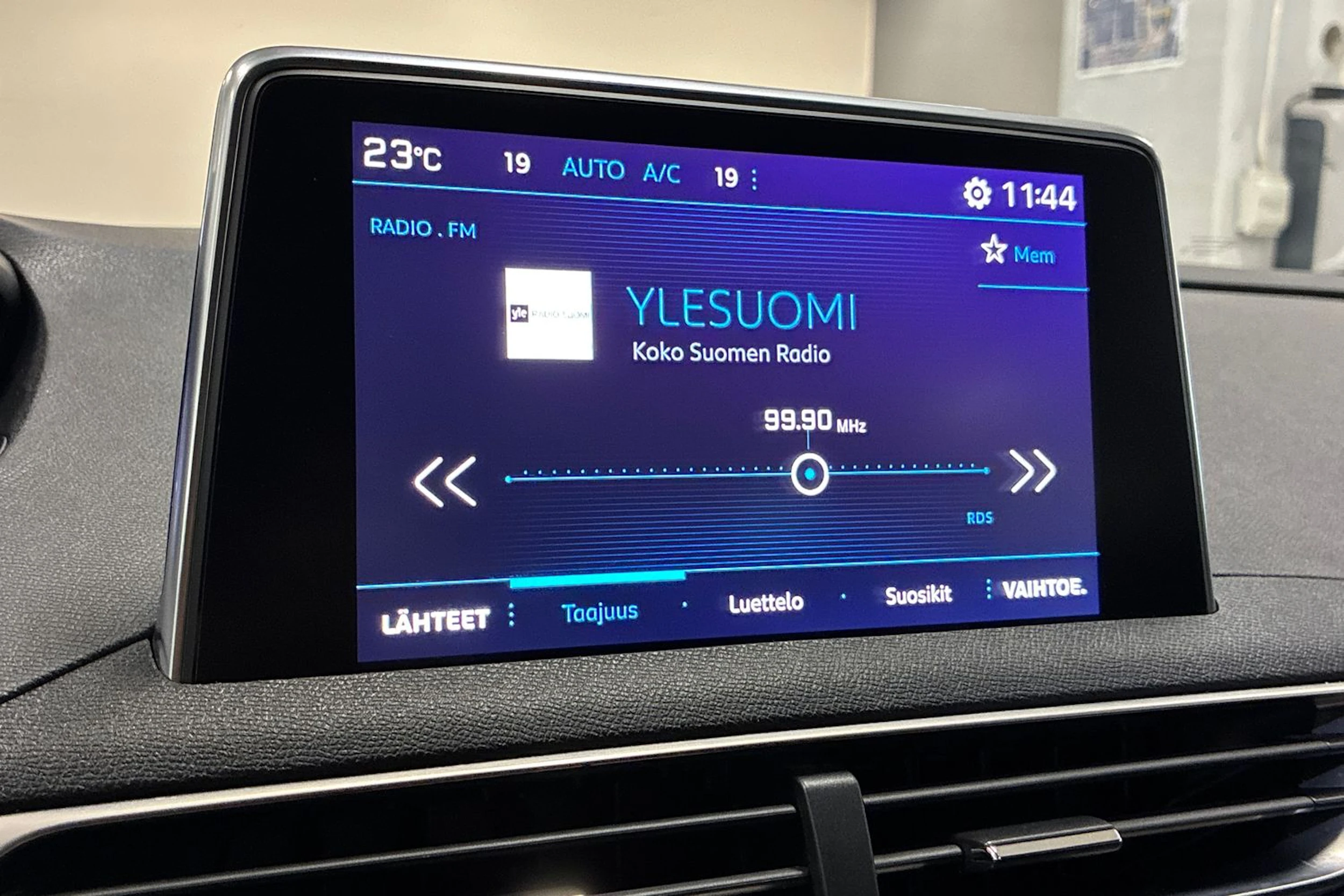 musta Peugeot 3008 2017 kuva 18.