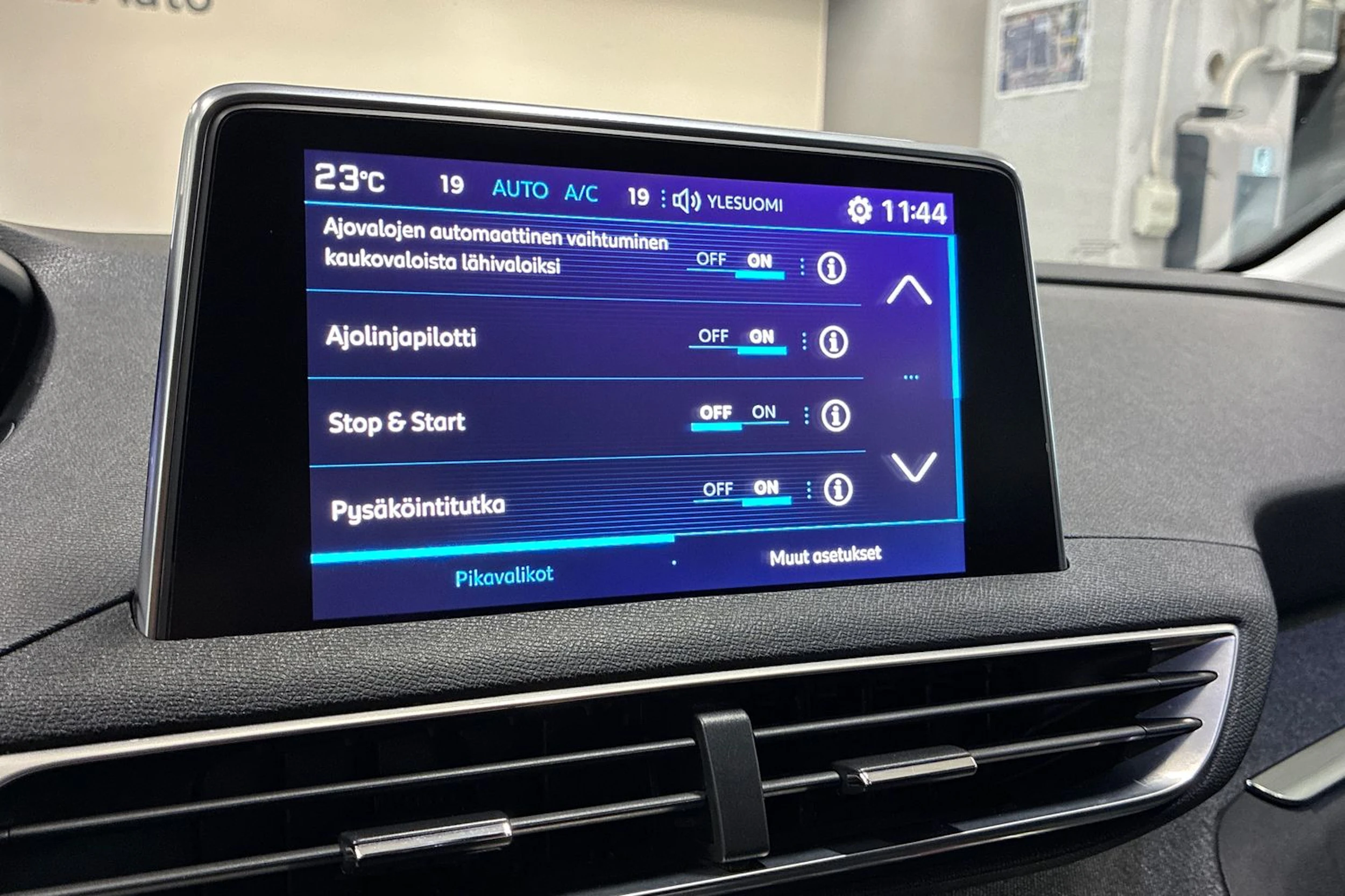 musta Peugeot 3008 2017 kuva 20.