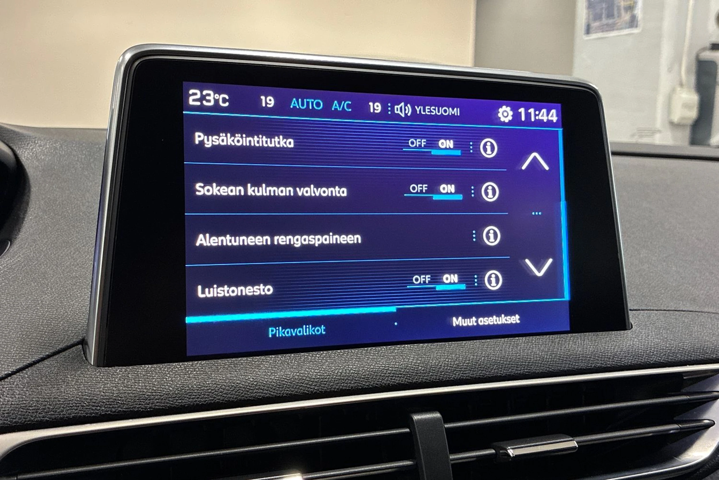 musta Peugeot 3008 2017 kuva 21.