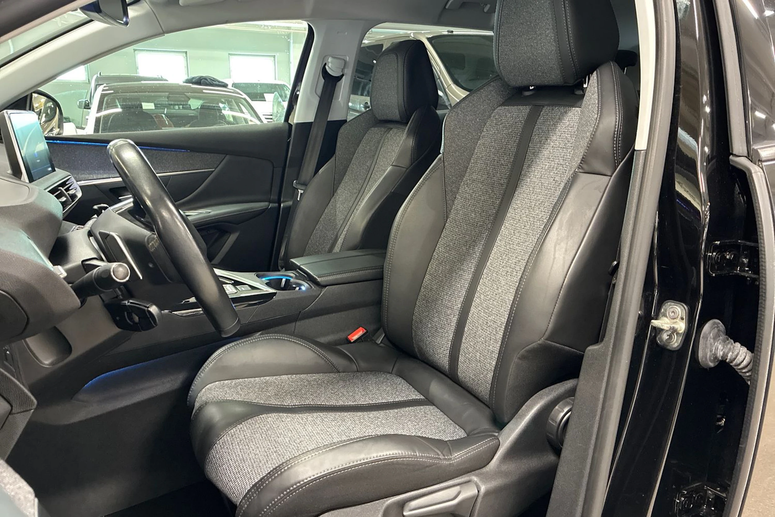 musta Peugeot 3008 2017 kuva 22.