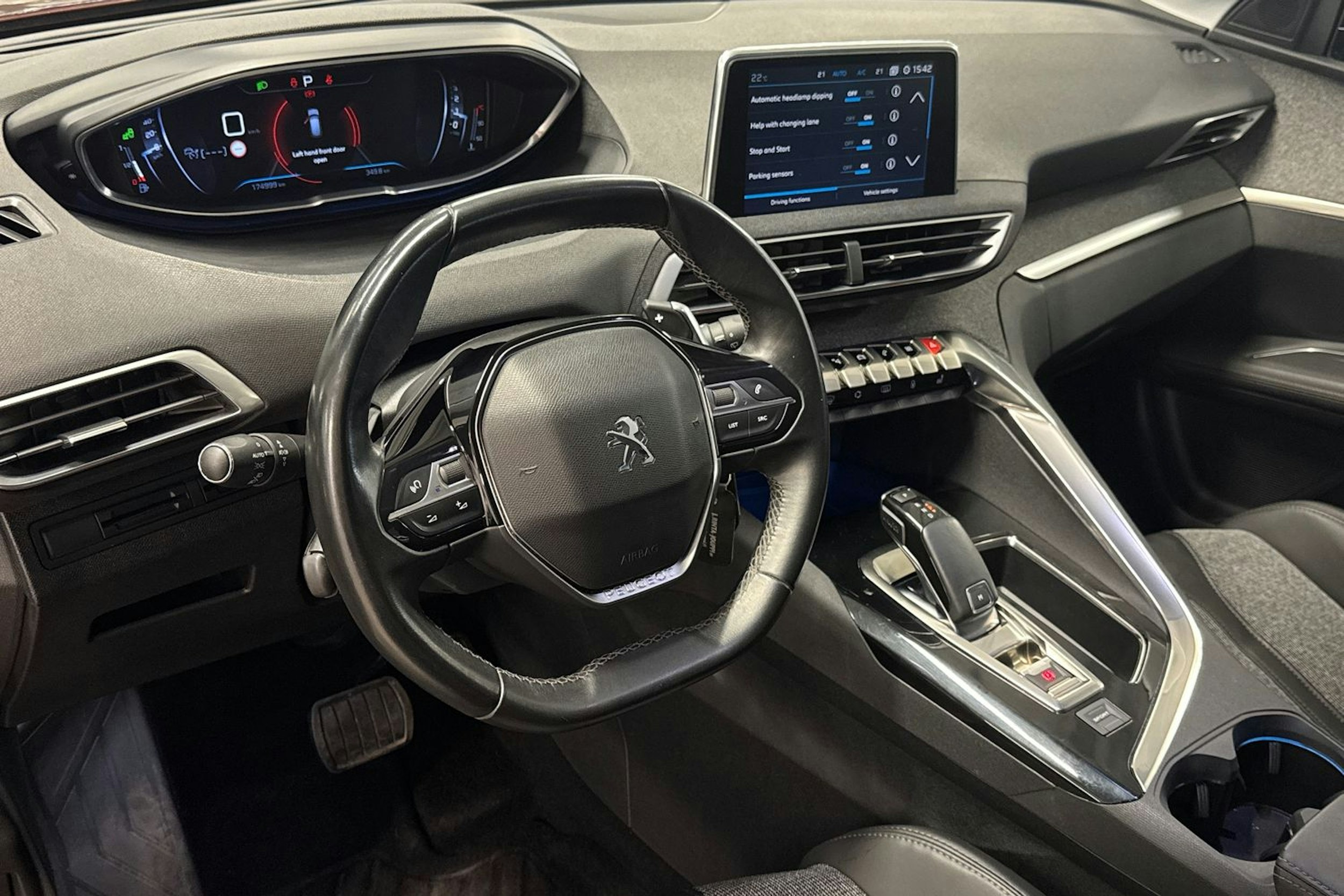 ruskea (beige) Peugeot 3008 2017 kuva 7.