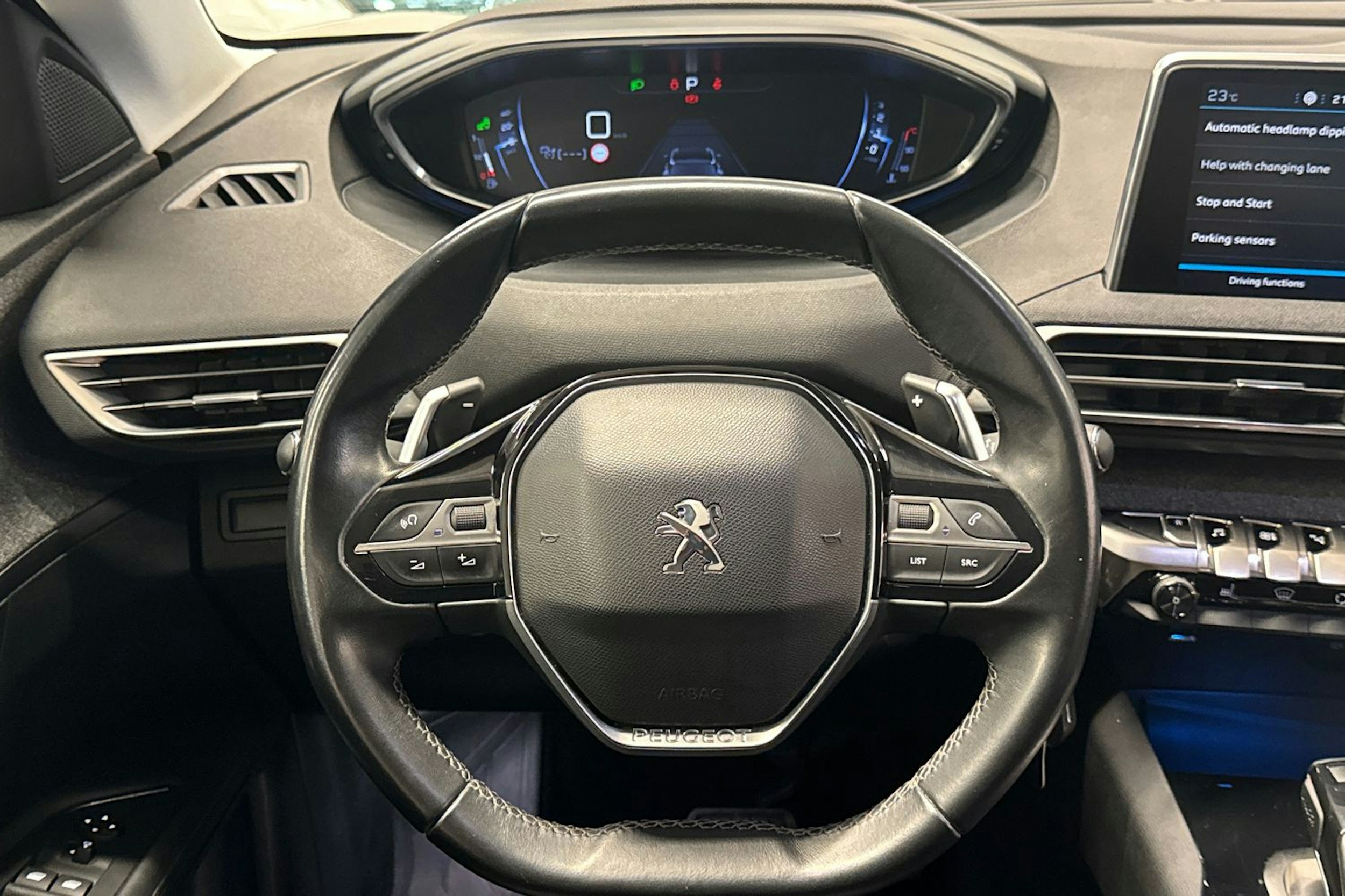 ruskea (beige) Peugeot 3008 2017 kuva 14.
