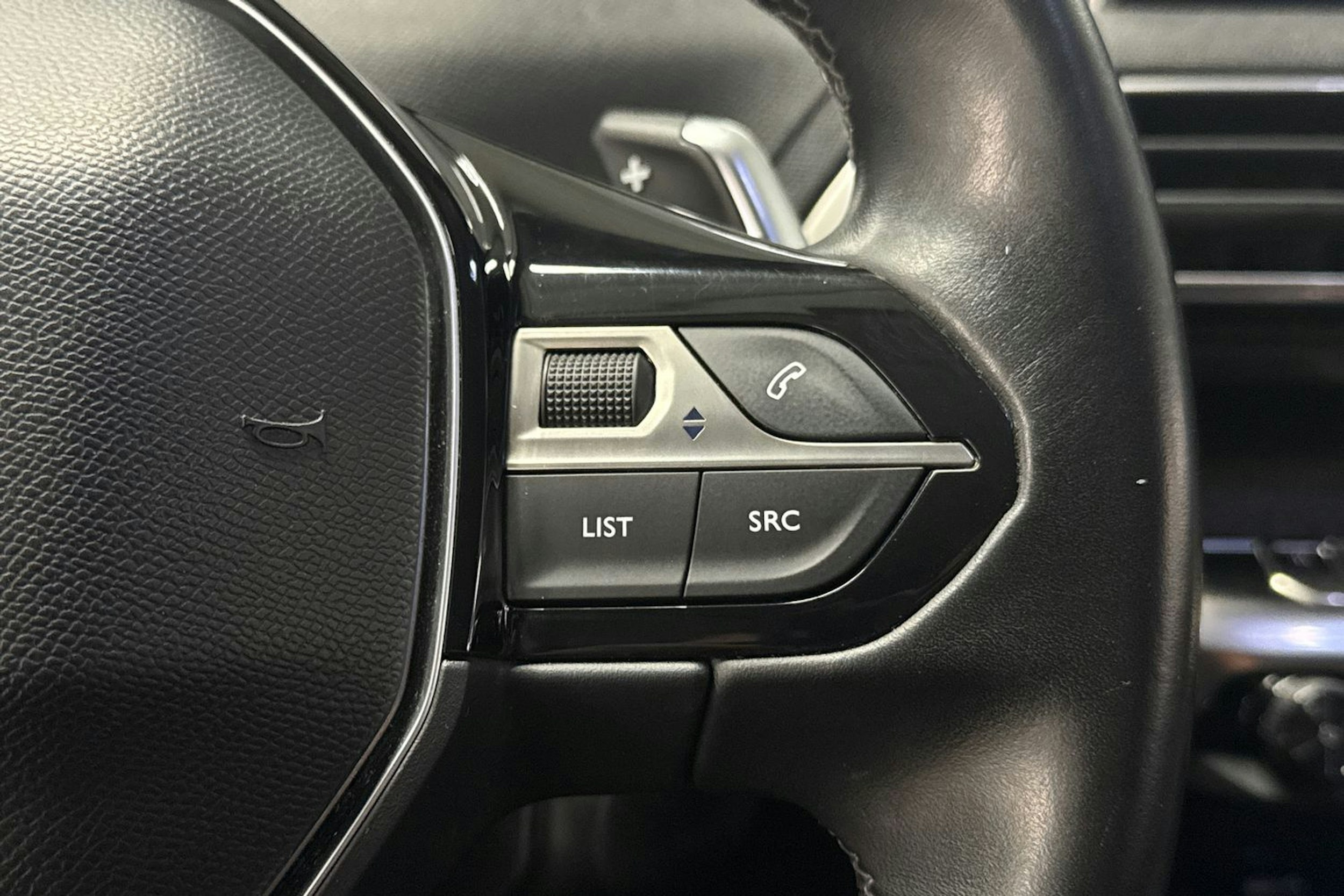 ruskea (beige) Peugeot 3008 2017 kuva 15.