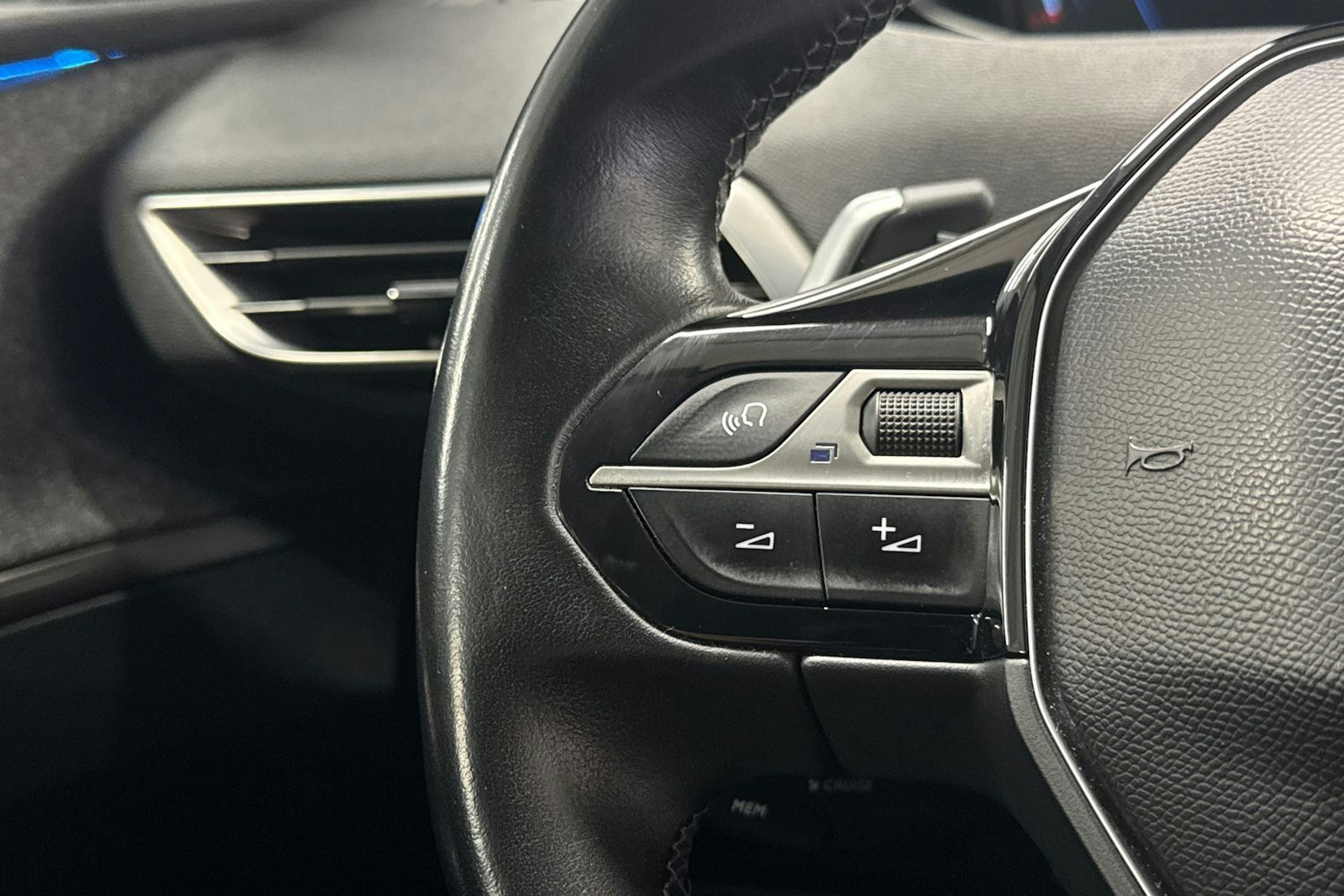 ruskea (beige) Peugeot 3008 2017 kuva 16.