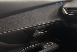 ruskea (beige) Peugeot 3008 2017 kuva 17.
