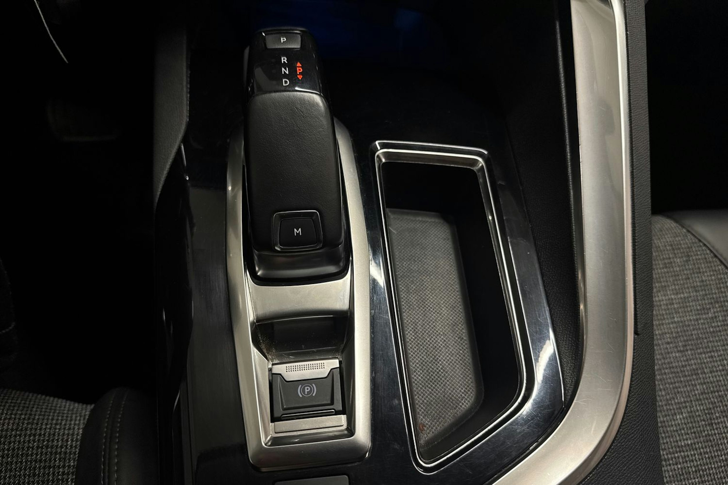 ruskea (beige) Peugeot 3008 2017 kuva 34.