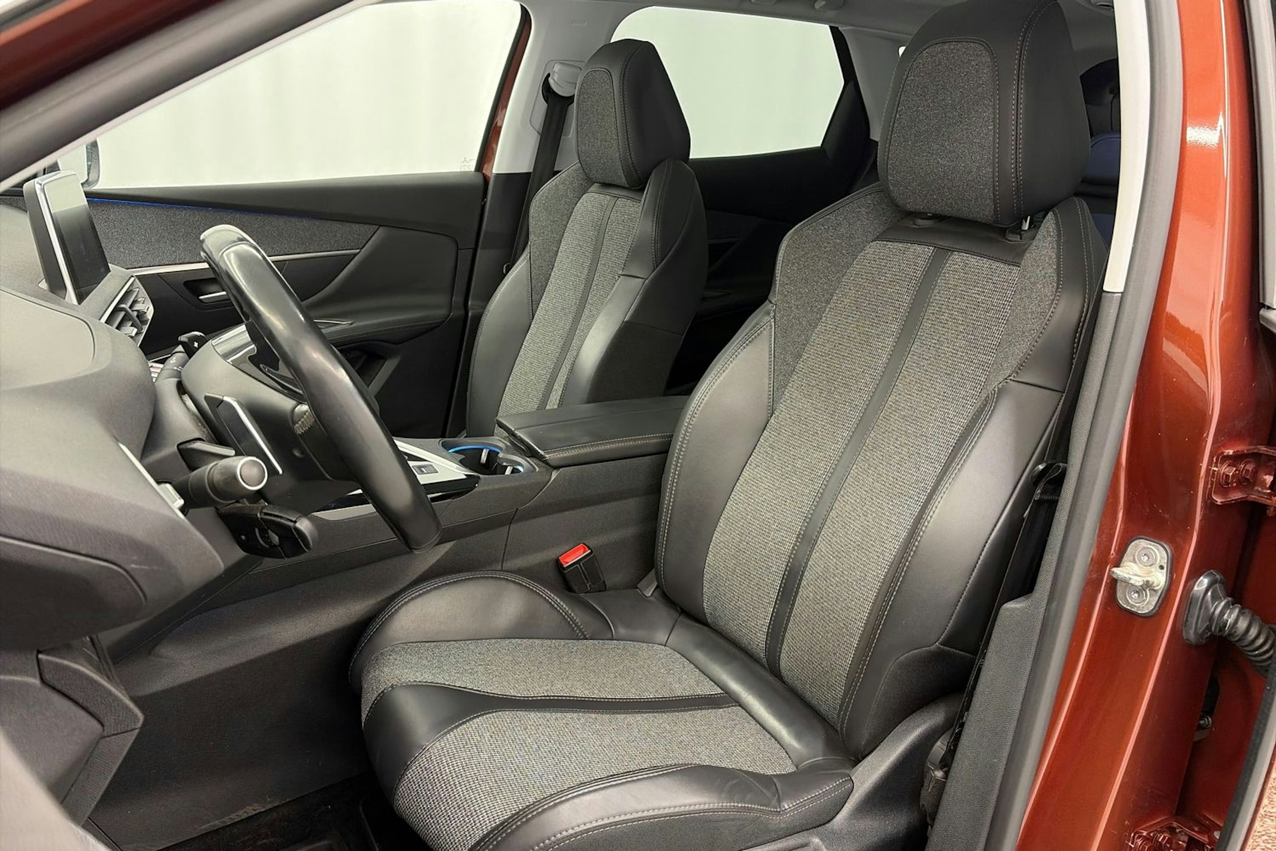 ruskea (beige) Peugeot 3008 2017 kuva 4.