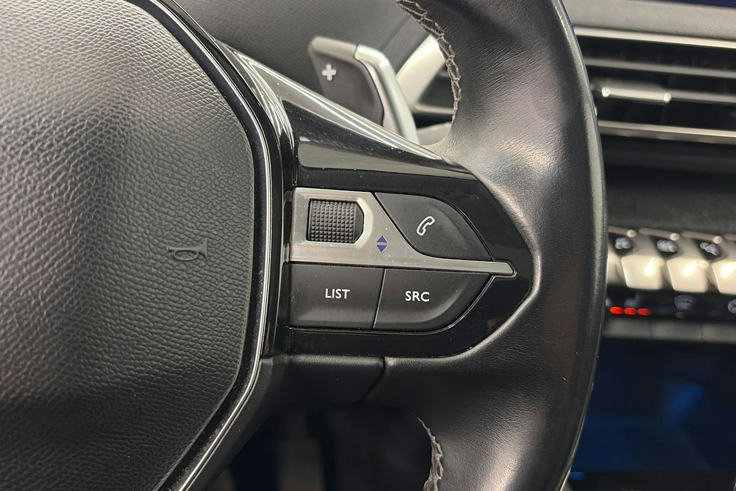 ruskea (beige) Peugeot 3008 2017 kuva 7.