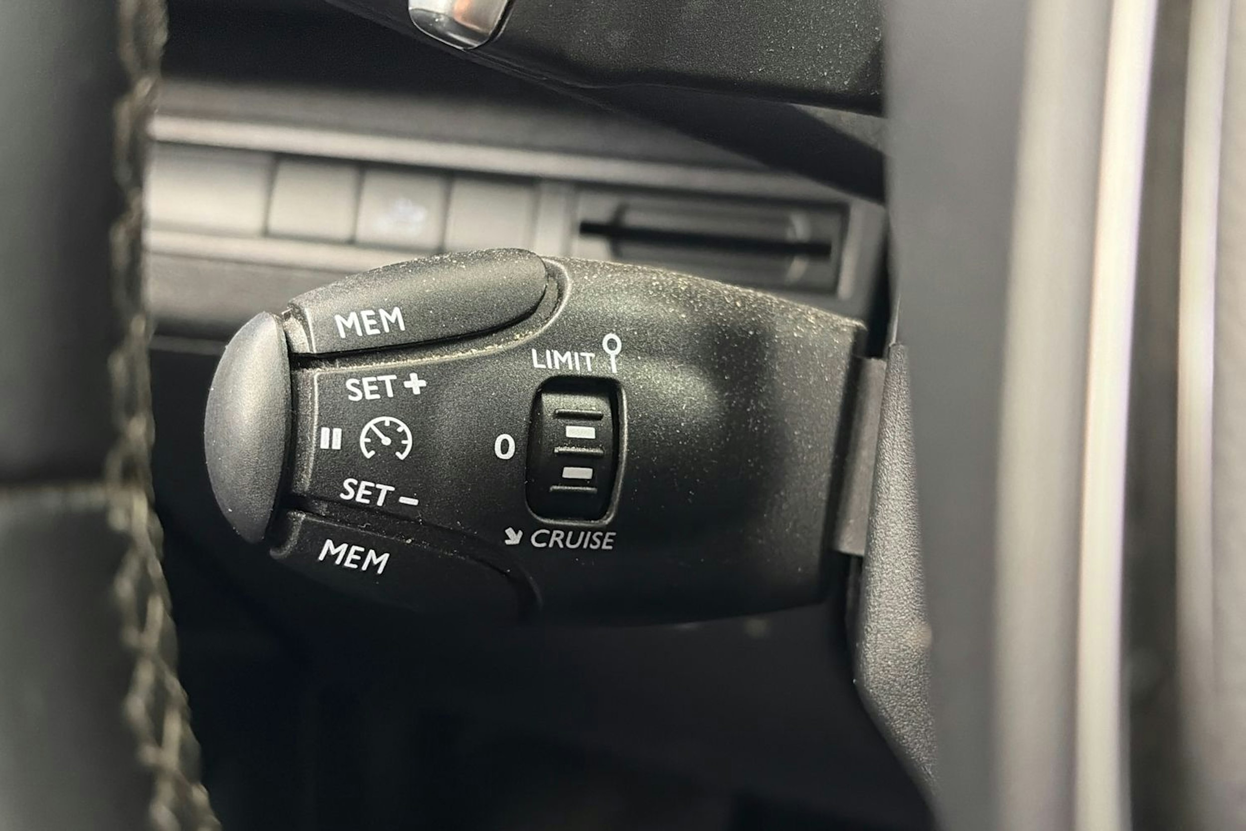 ruskea (beige) Peugeot 3008 2017 kuva 8.