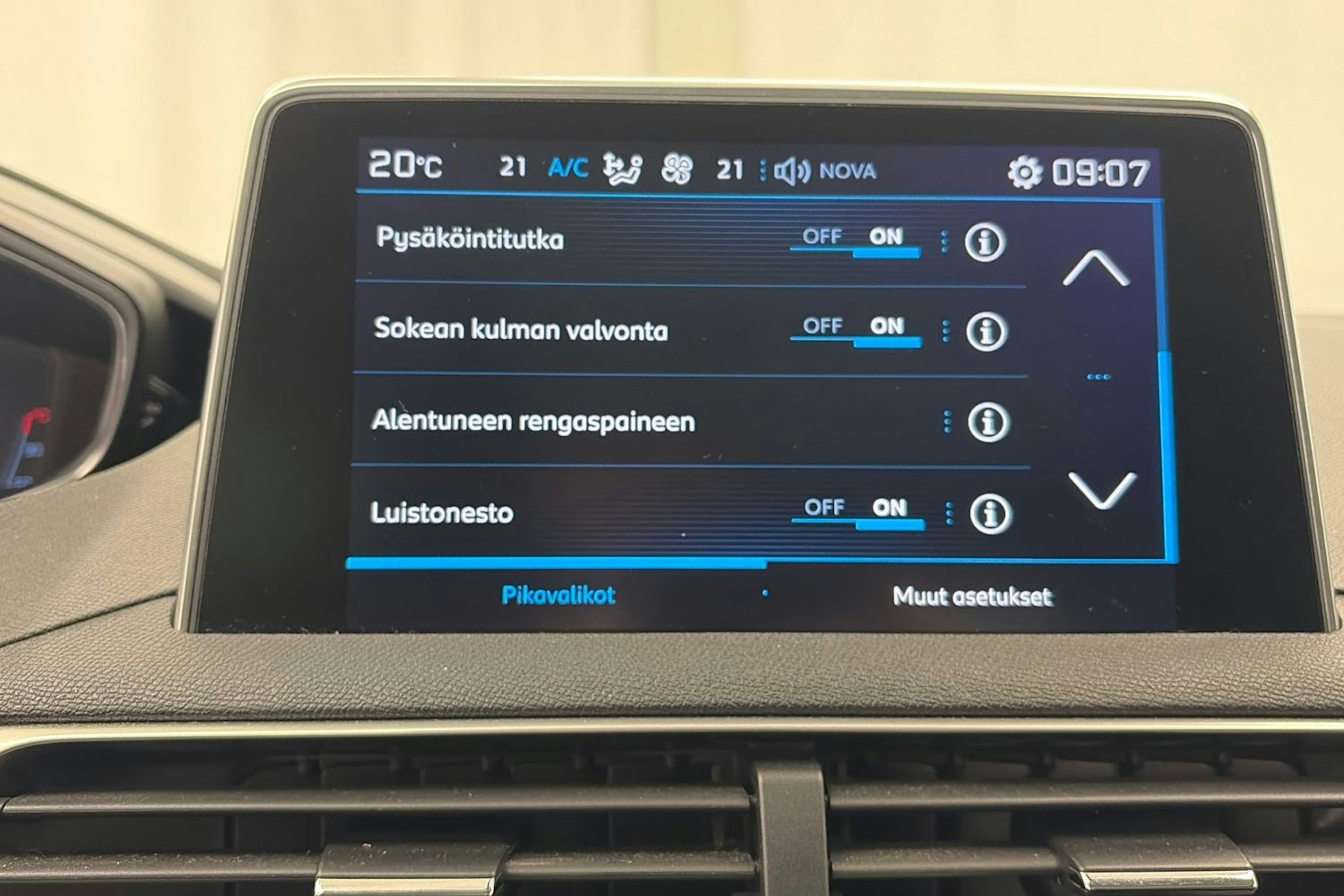 ruskea (beige) Peugeot 3008 2017 kuva 14.