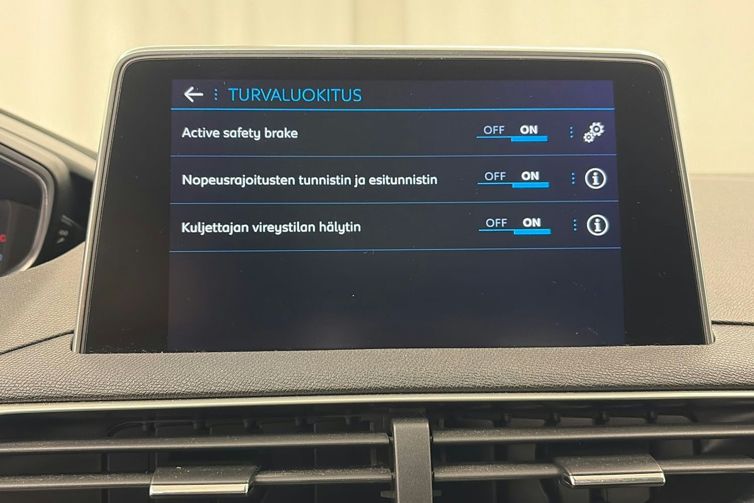 ruskea (beige) Peugeot 3008 2017 kuva 16.